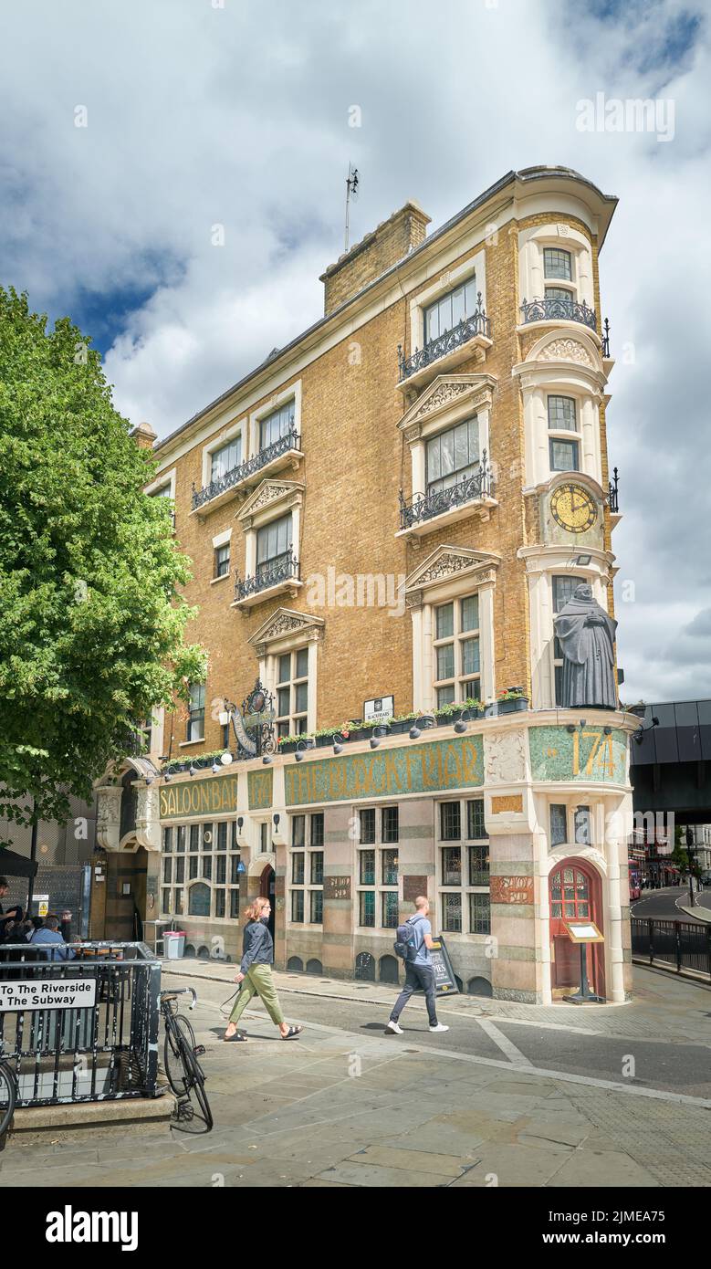 The Blackfriars saloon bar and pub, opposite Blackfriars rail station, London, England. Stock Photo
