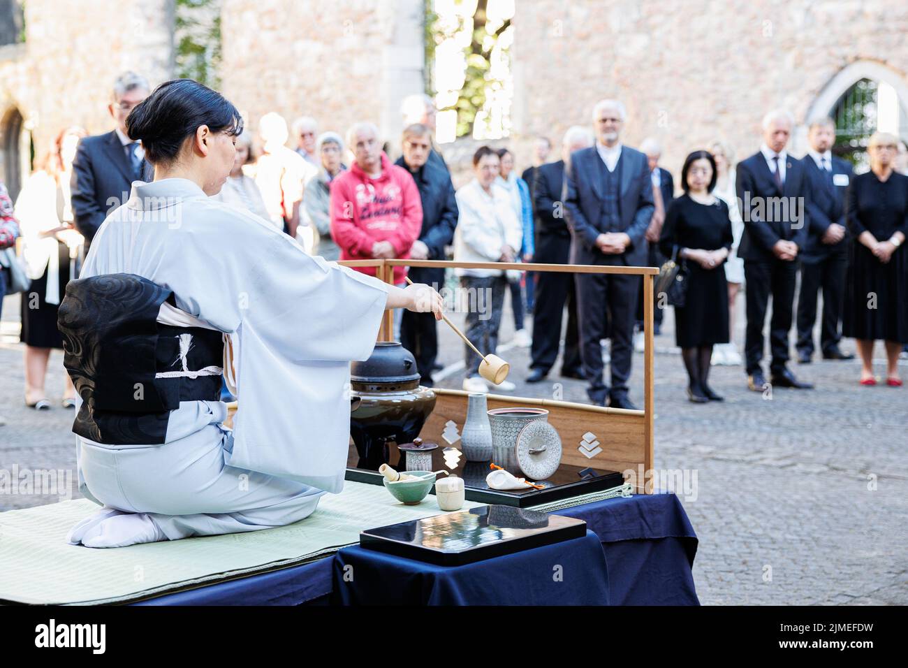 Hanover, Germany. 06th Aug, 2022. Hiroyo Nakamoto, tea master and cultural ambassador for the city of Hiroshima, holds a mourning tea ceremony during the celebration of the 77th anniversary of the atomic bombing of the Japanese city of Hiroshima during World War II on Aug. 6, 1945. Credit: Michael Matthey/dpa/Alamy Live News Stock Photo
