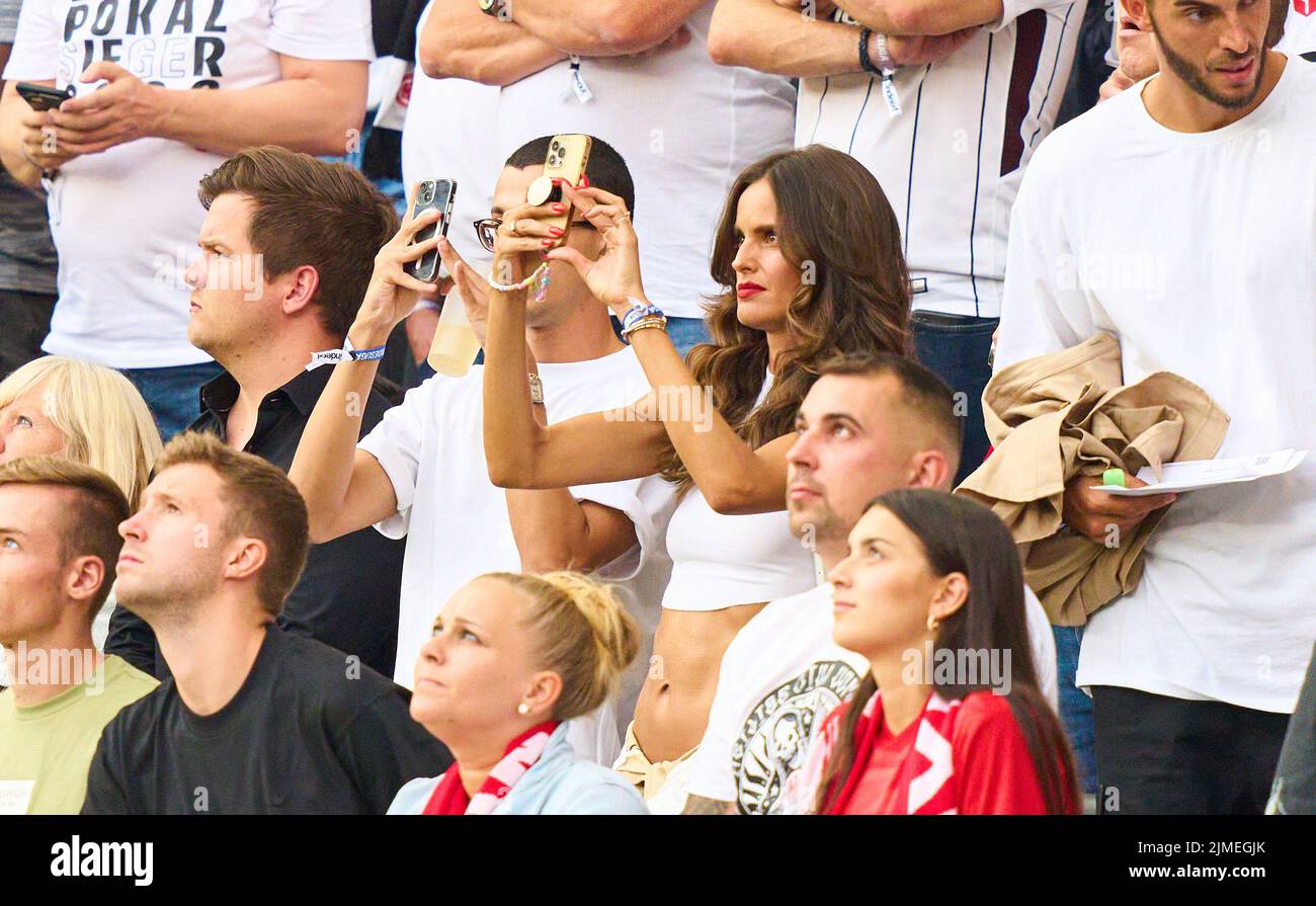 Izabel Coulart, girlfriend of Kevin Trapp FRA goalkeeper,  in the match EINTRACHT FRANKFURT - FC BAYERN MÜNCHEN  1-6 1.German Football League on Aug 05, 2022 in Frankfurt, Germany. Season 2022/2023, matchday 1, 1.Bundesliga, FCB, Munich, 1.Spieltag © Peter Schatz / Alamy Live News    - DFL REGULATIONS PROHIBIT ANY USE OF PHOTOGRAPHS as IMAGE SEQUENCES and/or QUASI-VIDEO - Stock Photo