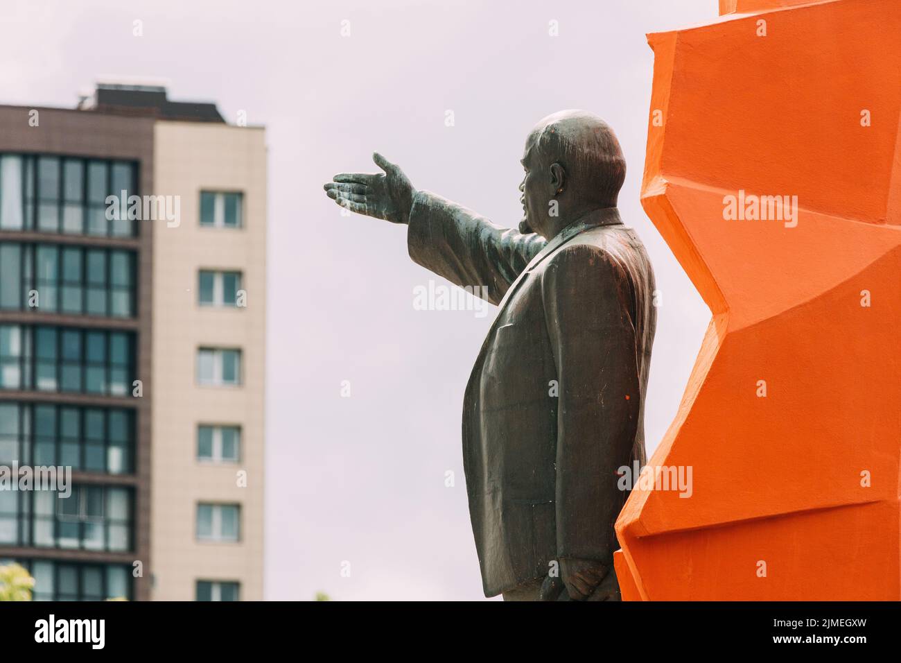 Mozyr, Belarus. Vladimir Lenin Stone Monument Infront Of City Palace Of Culture. Vladimir Lenin Was A Russian Revolutionary, Politician, And Political Stock Photo