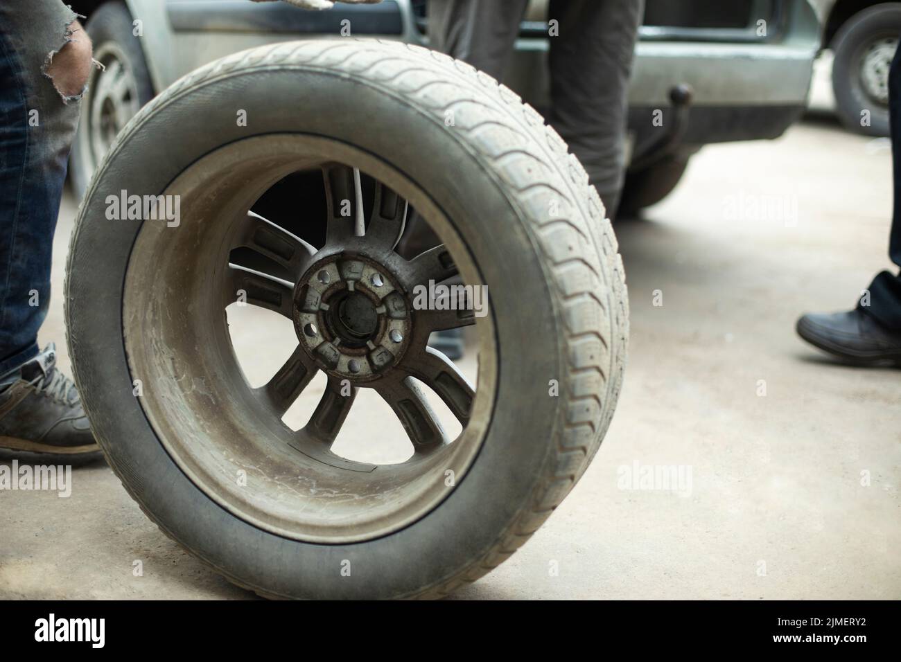 Wheel from car. Wheel loading. Details of removing wheels from car