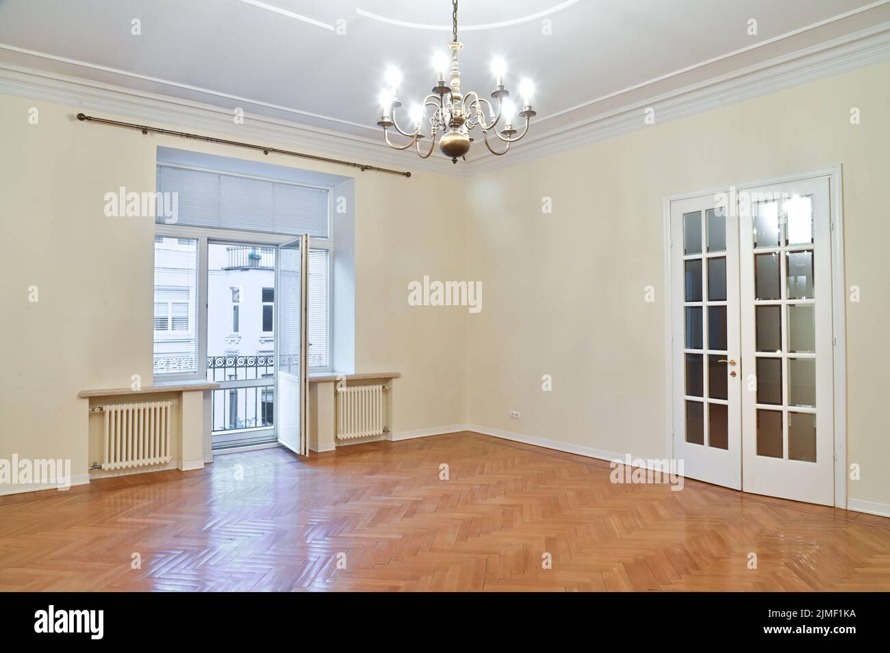 A spacious halle house with large doors and access to the balcony Stock