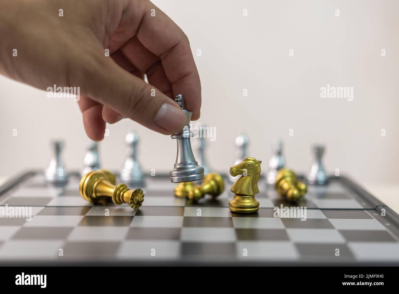 Checkmate in game chess hand hi-res stock photography and images - Alamy