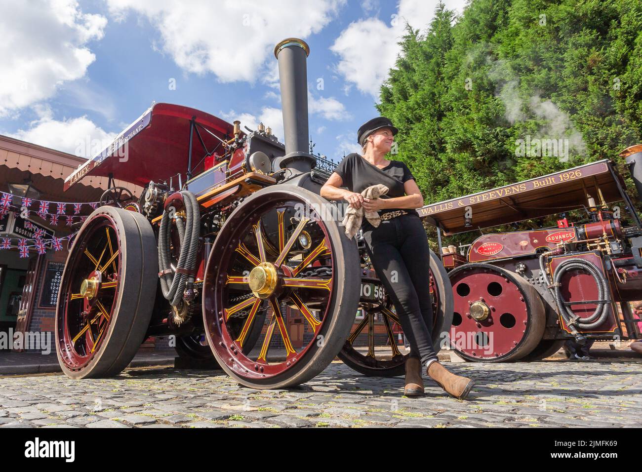 Kidderminster, Worcs, UK. 6th Aug, 2022. Steam steersman Trinny Gold, 49, gives a final polish to her 1904 Fowler D2 No. 9971 steam traction engine at the Severn Valley Railway's Vintage Transport Extravaganza at Kidderminster, Worcestershire. The show has vintage motor vehicles as well as steam engines. Credit: Peter Lopeman/Alamy Live News Stock Photo