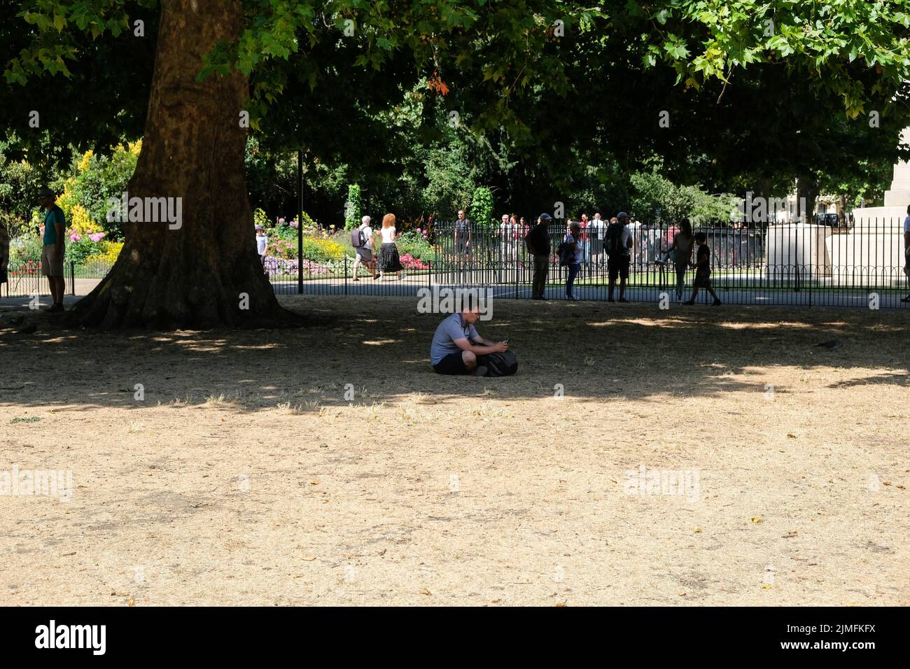 St James's Park, London, UK. 6th Aug 2022. UK Weather: Drought in the UK.  Dry scenes in St James's Park. Credit: Matthew Chattle/Alamy Live News Stock Photo