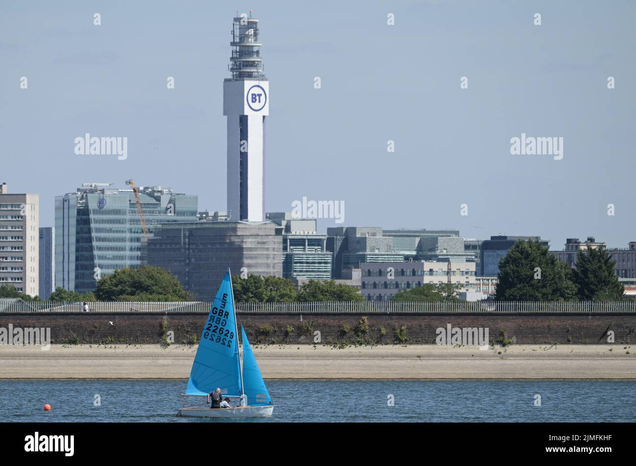 Edgbaston Reservoir, Birmingham, England, August 6th 2022. - Recreational sailors took to the low waters of Edgbaston Reservoir in the blaring sun on Saturday afternoon. The boats passed the backdrop of the city centre with the BT Tower and 103 Colmore Row with the Commonwealth Games signage. The water level is very low due to several weeks of dry weather. Pic by Credit: Michael Scott/Alamy Live News Stock Photo