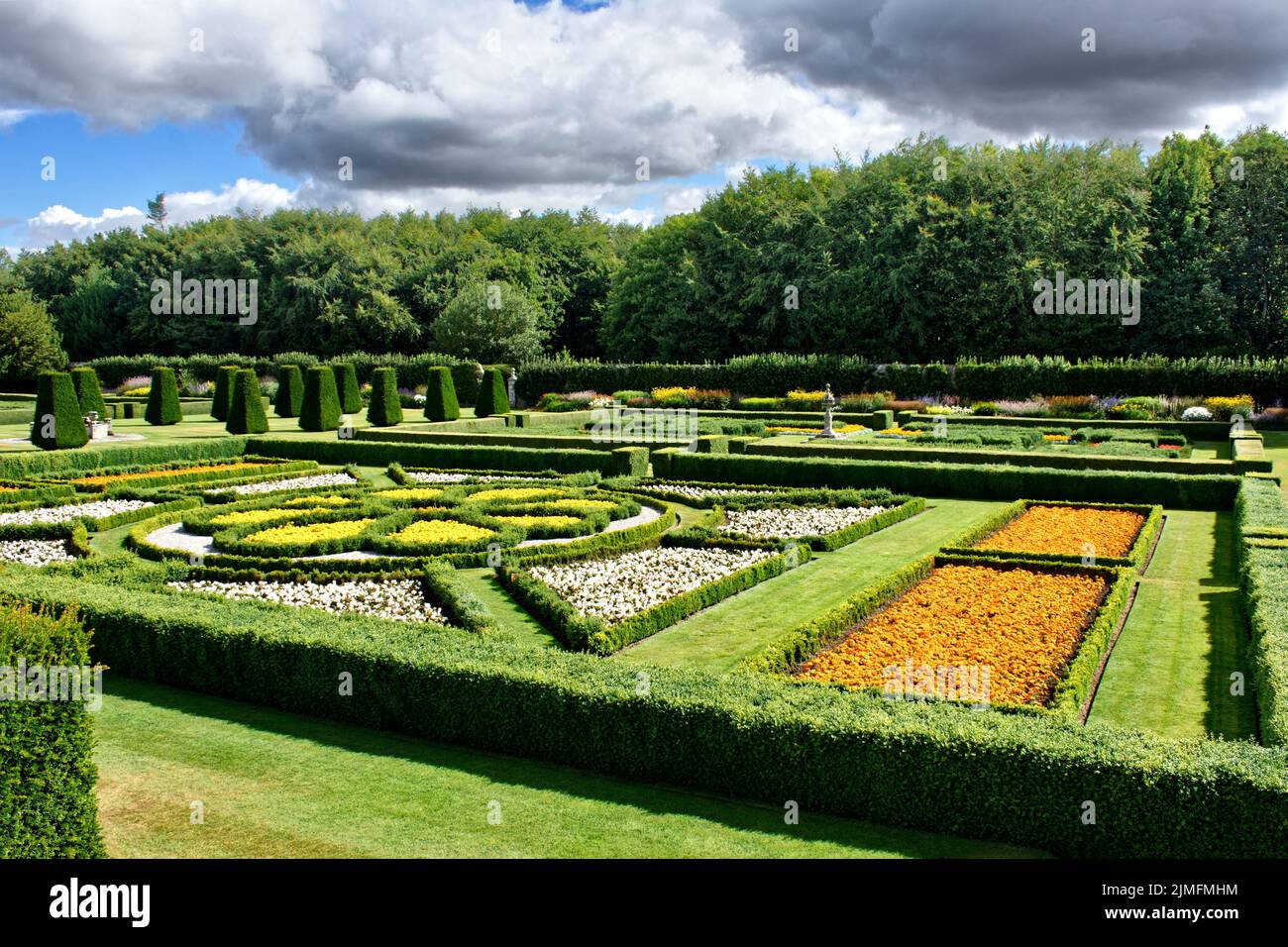 PITMEDDEN GARDEN ABERDEENSHIRE SCOTLAND IN SUMMER VIEW OVER THE PARTERRES AND HERBACEOUS BORDERS OF THE LOWER GARDEN Stock Photo