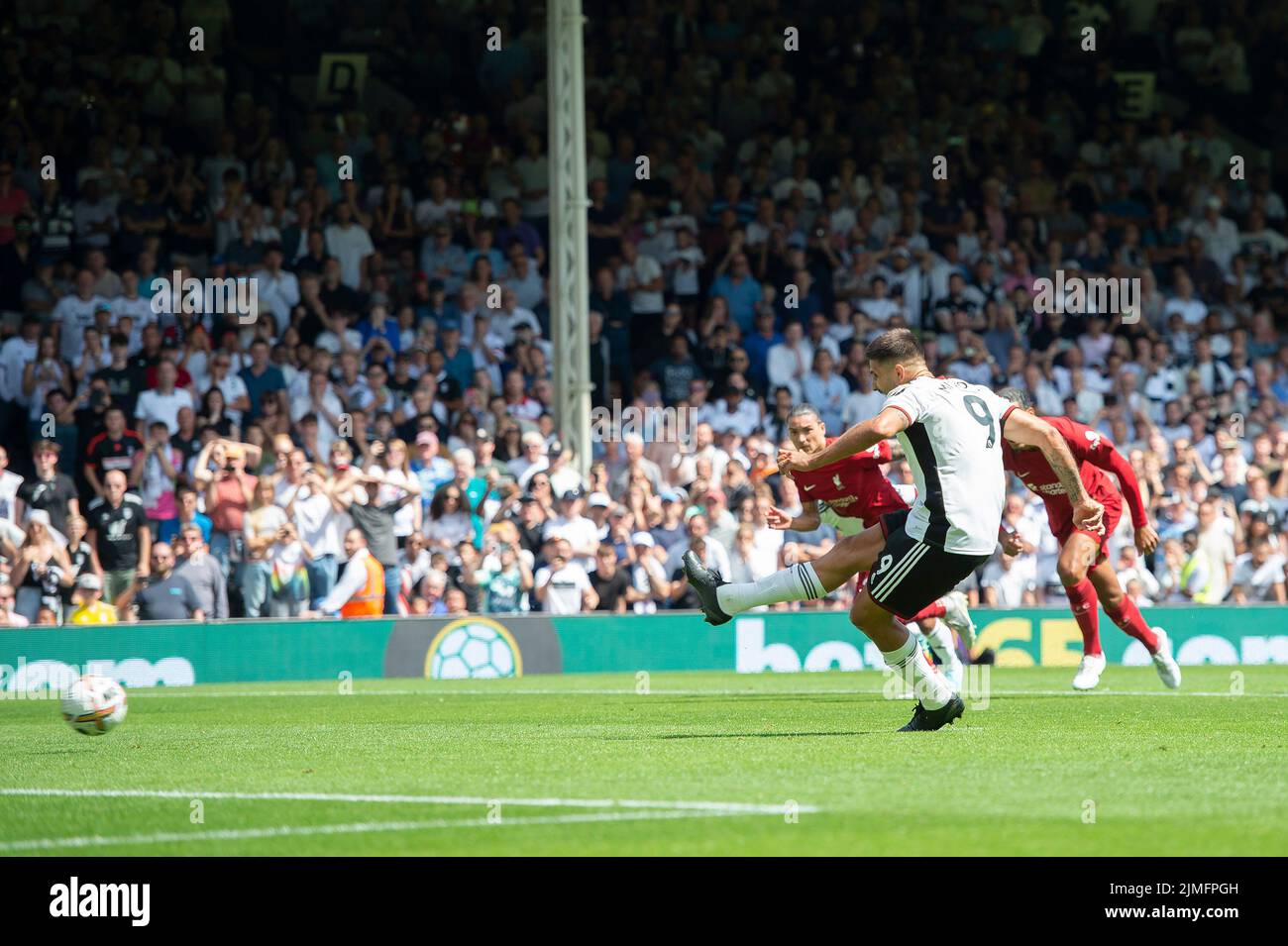 London, UK. 06th Aug, 2022. Aleksandar Mitrovi? of Fulham scores his second goal with a penalty during the Premier League match between Fulham and Liverpool at Craven Cottage, London, England on 6 August 2022. Photo by Salvio Calabrese. Editorial use only, license required for commercial use. No use in betting, games or a single club/league/player publications. Credit: UK Sports Pics Ltd/Alamy Live News Stock Photo