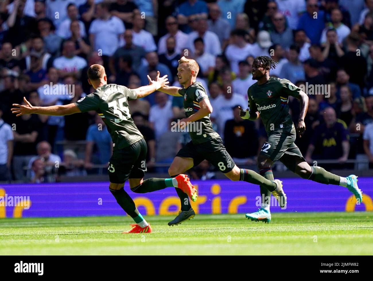 Southampton's James Ward-Prowse (centre) celebrates scoring their side's first goal of the game during the Premier League match at Tottenham Hotspur Stadium, London. Picture date: Saturday August 6, 2022. Stock Photo