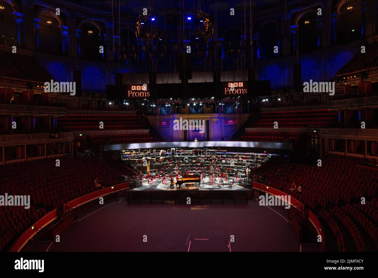 Royal albert hall interior proms hi-res stock photography and images ...