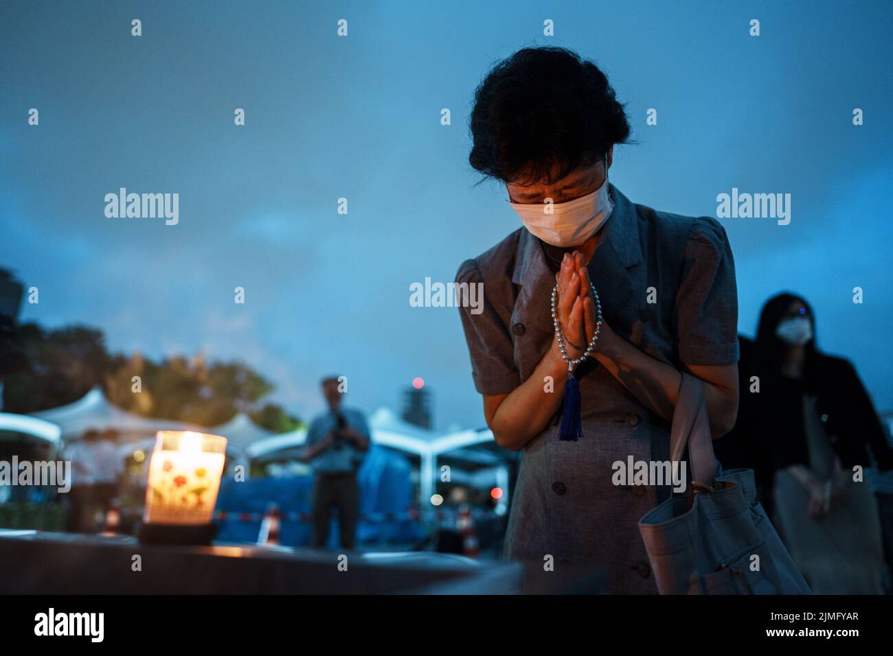 (220806) -- HIROSHIMA, Aug. 6, 2022 (Xinhua) -- A woman mourns at the Peace Memorial Park to mark the 77th anniversary of the atomic bombing of Hiroshima in Hiroshima, Japan, Aug. 6, 2022. Japan marked the 77th anniversary of the atomic bombing of its western city of Hiroshima on Saturday. While Japan inwardly looks at the tragedies it had experienced at the end of World War II, historians and political minds of the international community have encouraged Japan to come to see themselves not as merely victims of the atomic bombings but also as the perpetrators who led to these tragic inciden Stock Photo