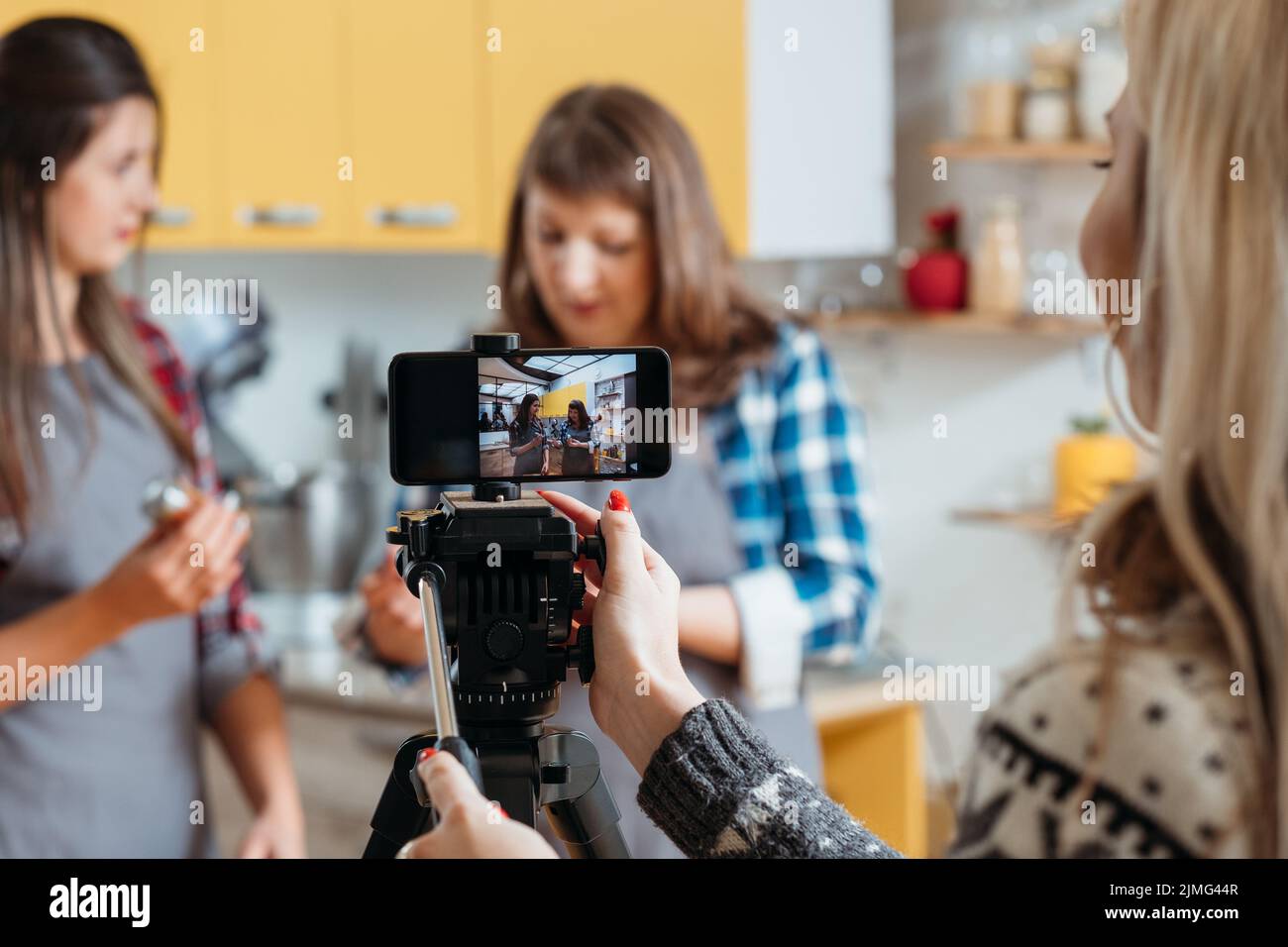 Video for cooking hi-res stock photography and images - Alamy