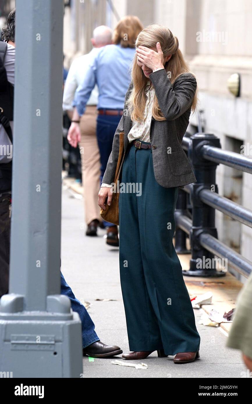 New York, NY, USA. 5th Aug, 2022. Amanda Seyfried on location for THE CROWDED ROOM Television Series Shooting on Location, New York, NY August 5, 2022. Credit: Kristin Callahan/Everett Collection/Alamy Live News Stock Photo