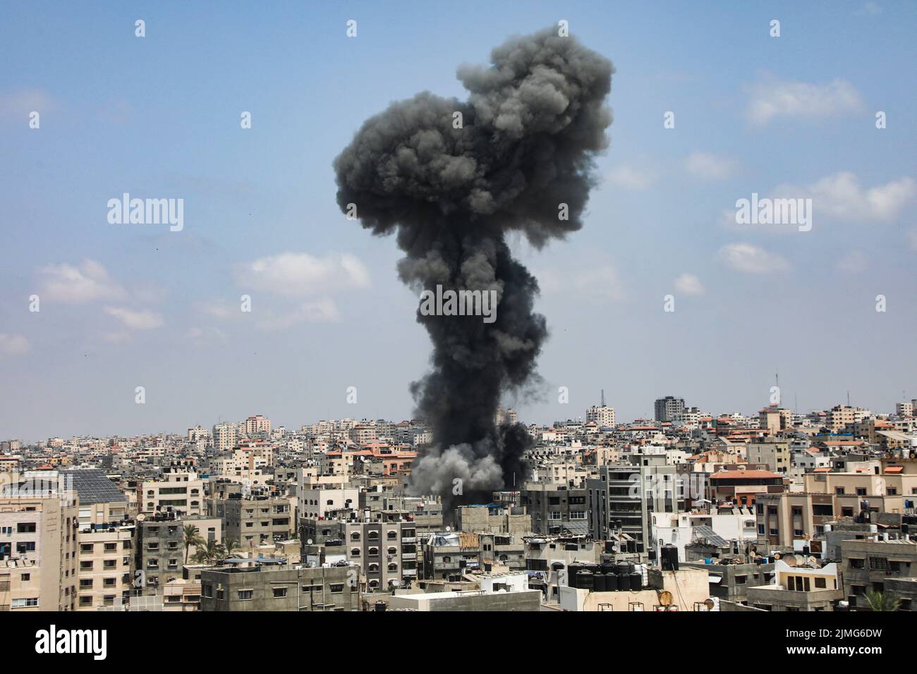 Gaza, Palestine. 06th Aug, 2022. Smoke rises in Gaza City after Israel airstrike The Israeli military launched deadly strikes against what it said were Islamic Jihad targets in Gaza as tensions continue to rise between Israel and Palestinian militant groups. Credit: SOPA Images Limited/Alamy Live News Stock Photo