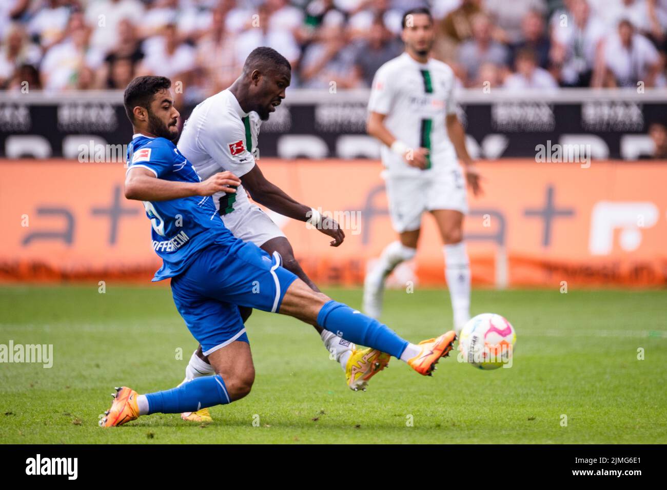 06 August 2022, North Rhine-Westphalia, Mönchengladbach: Soccer: Bundesliga, Borussia Mönchengladbach - TSG 1899 Hoffenheim, Matchday 1, Borussia-Park. Gladbach's Marcus Thuram (r) scores against Hoffenheim's Ozan Kabak to make it 2:1. Photo: Marius Becker/dpa - IMPORTANT NOTE: In accordance with the requirements of the DFL Deutsche Fußball Liga and the DFB Deutscher Fußball-Bund, it is prohibited to use or have used photographs taken in the stadium and/or of the match in the form of sequence pictures and/or video-like photo series. Stock Photo