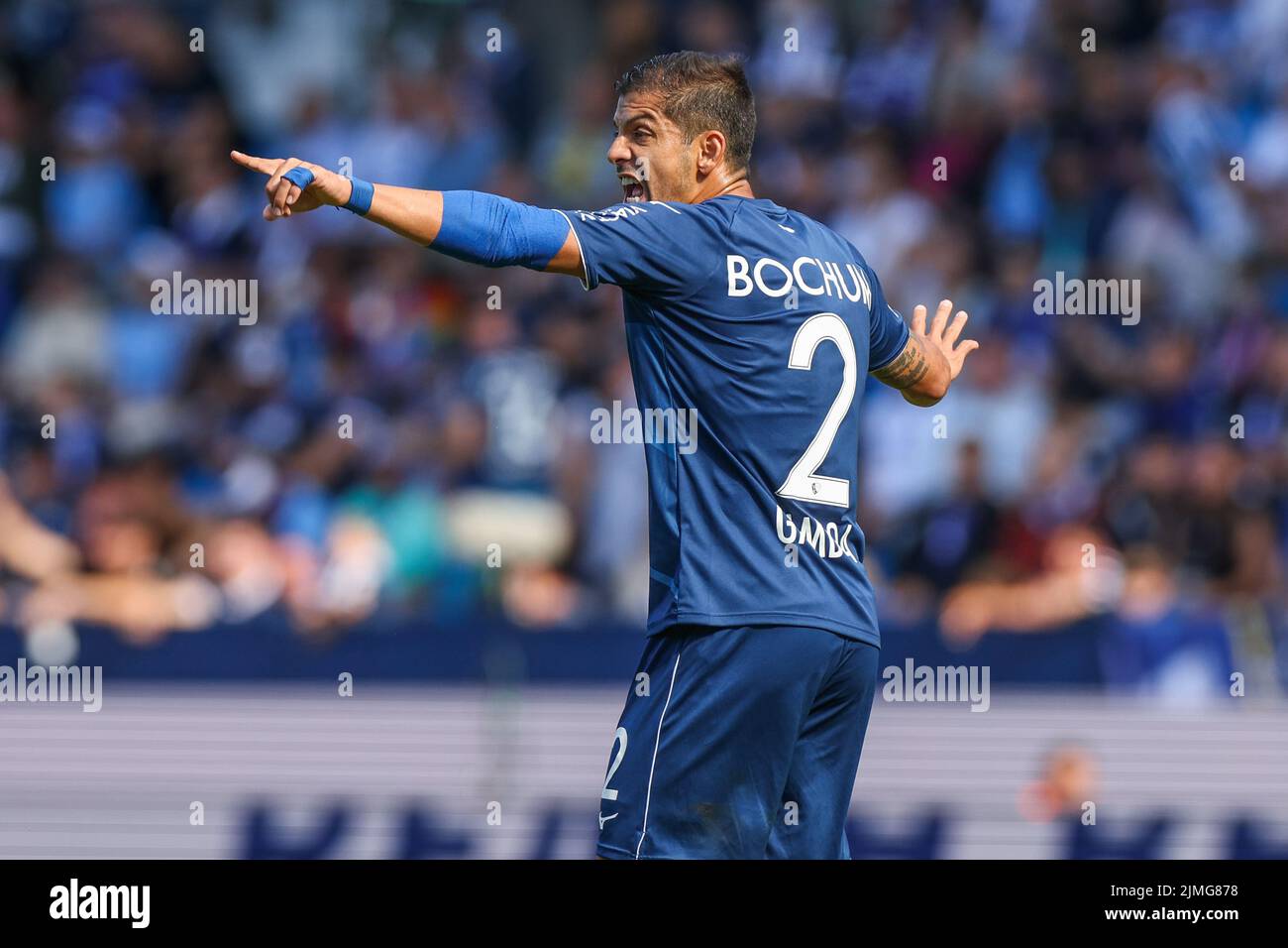 Bochum, Germany. 06th Aug, 2022. Soccer: Bundesliga, VfL Bochum - FSV Mainz 05, Matchday 1, Vonovia Ruhrstadion. Cristian Gamboa of VfL Bochum gives instructions to his colleagues. Credit: Tim Rehbein/dpa - IMPORTANT NOTE: In accordance with the requirements of the DFL Deutsche Fußball Liga and the DFB Deutscher Fußball-Bund, it is prohibited to use or have used photographs taken in the stadium and/or of the match in the form of sequence pictures and/or video-like photo series./dpa/Alamy Live News Stock Photo