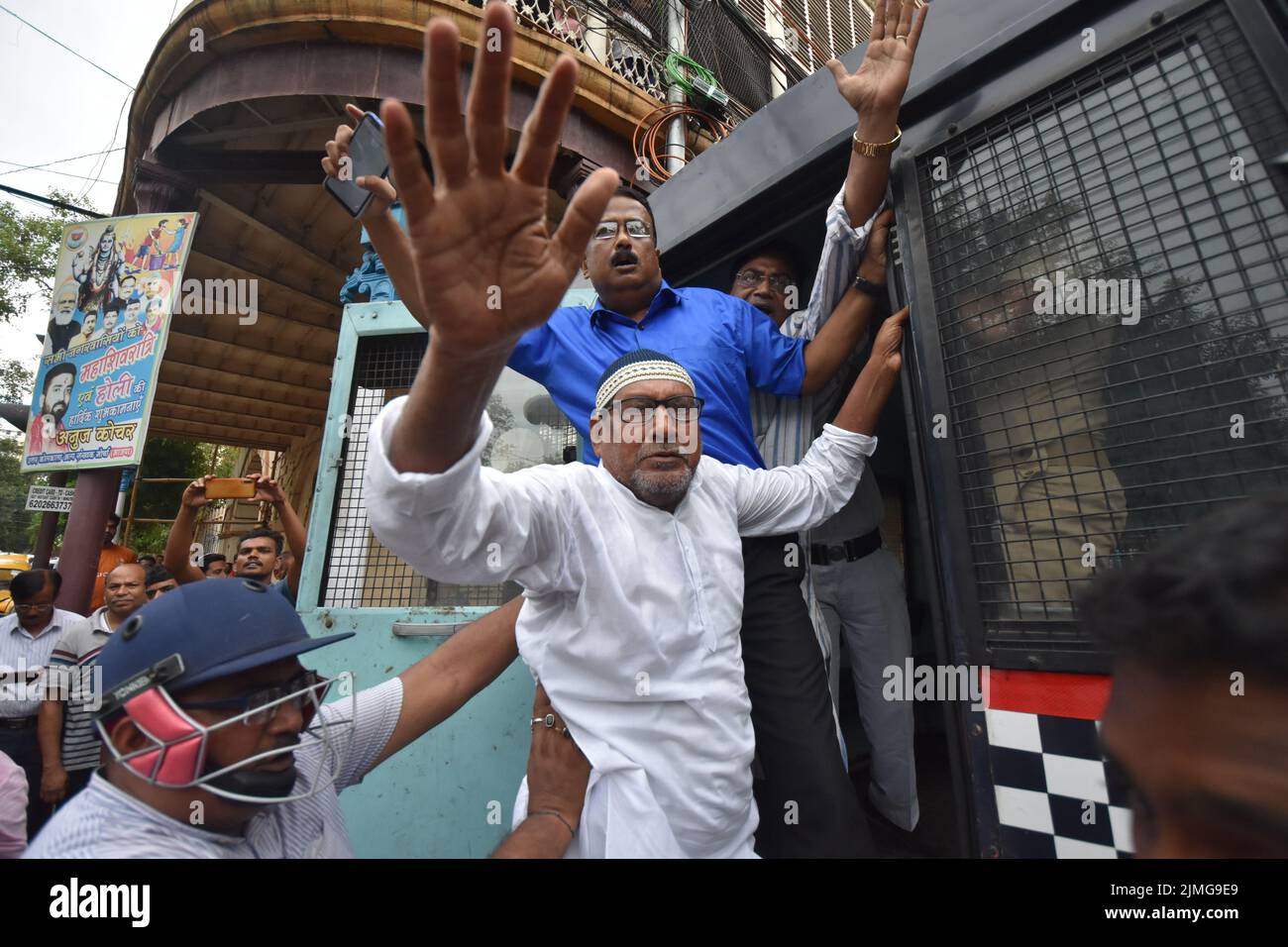 Kolkata, West Bengal, India. 5th Aug, 2022. West Bengal Pradesh Congress Committee protesting in front of Raj Bhavan against various nationwide recent issues such as Price Rise, Unemployment, Agnipath Scheme, and GST. (Credit Image: © Biswarup Ganguly/Pacific Press via ZUMA Press Wire) Stock Photo