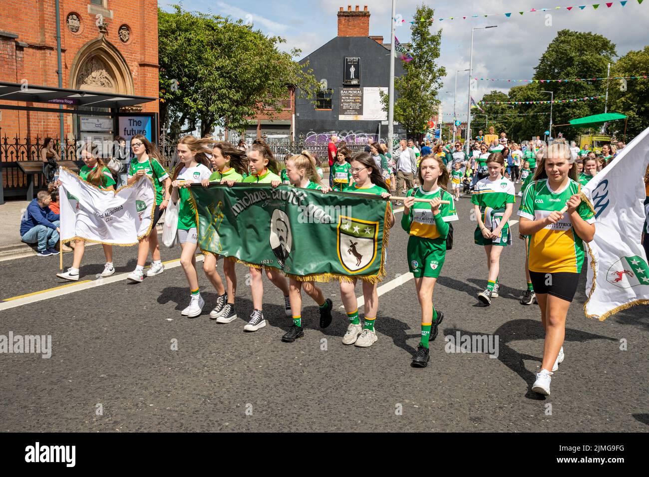 Belfast, UK. 06th Aug, 2022. Féile an Phobail Carnival Parade a few Thousand people watch the Féile an Phobail Carnival as it made it's way from Dunville Pak to Sportlann na hÉireann on the Falls Road Credit: Bonzo/Alamy Live News Stock Photo