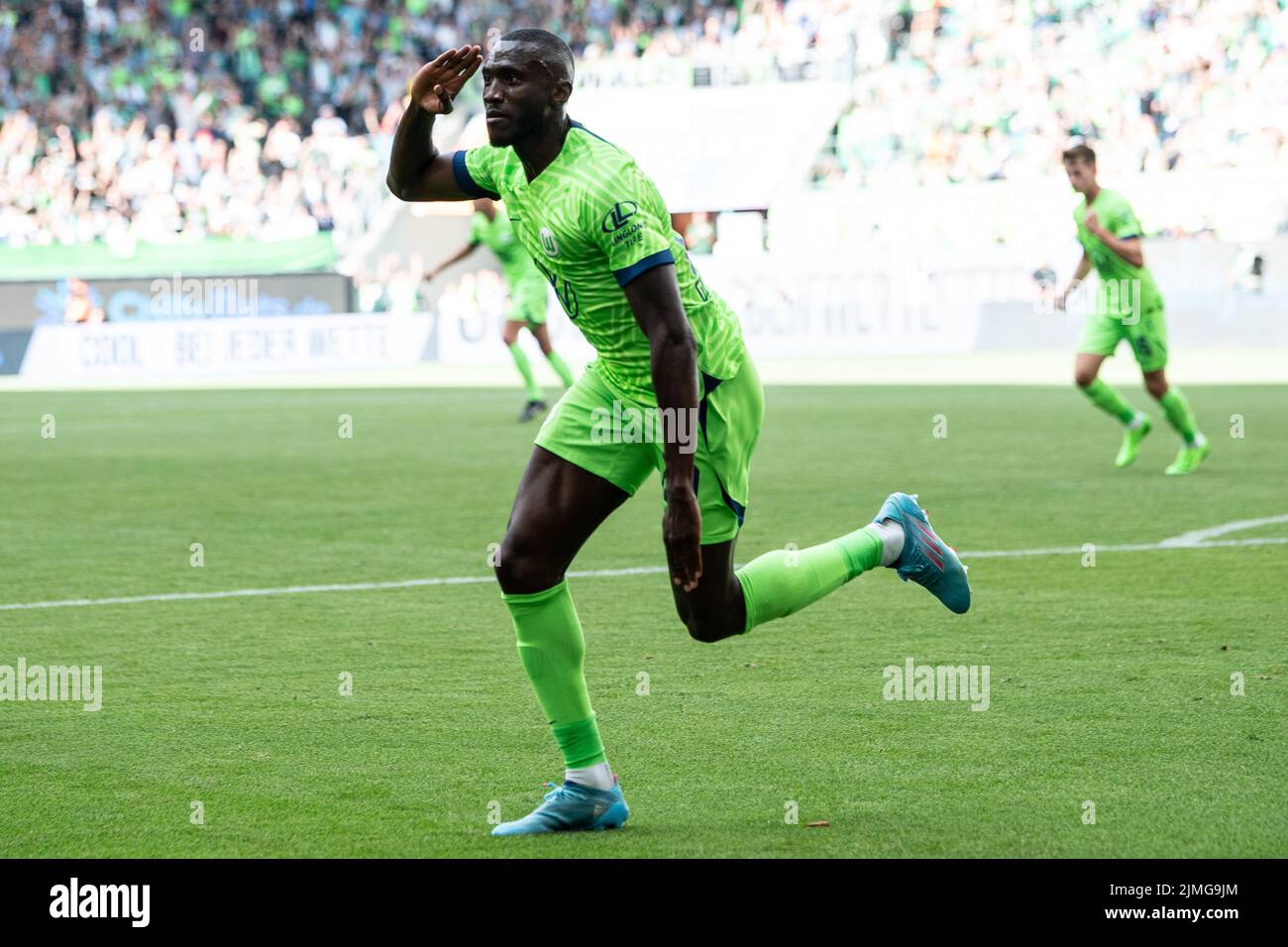 Wolfsburg, Germany. 06th Aug, 2022. Soccer, Bundesliga, VfL Wolfsburg - SV Werder Bremen, Matchday 1, Volkswagen Arena. Wolfsburg's Josuha Guilavogui celebrates after his goal to make it 2:2. Credit: Swen Pförtner/dpa - IMPORTANT NOTE: In accordance with the requirements of the DFL Deutsche Fußball Liga and the DFB Deutscher Fußball-Bund, it is prohibited to use or have used photographs taken in the stadium and/or of the match in the form of sequence pictures and/or video-like photo series./dpa/Alamy Live News Stock Photo