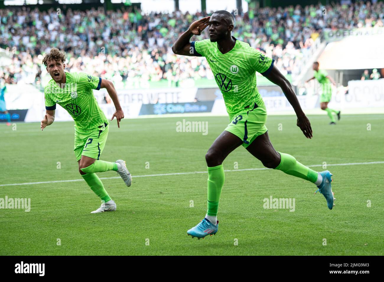 Wolfsburg, Germany. 06th Aug, 2022. Soccer, Bundesliga, VfL Wolfsburg - SV Werder Bremen, Matchday 1, Volkswagen Arena. Wolfsburg's Josuha Guilavogui (r) celebrates with Wolfsburg's Luca Waldschmidt after his goal to make it 2-2. Credit: Swen Pförtner/dpa - IMPORTANT NOTE: In accordance with the requirements of the DFL Deutsche Fußball Liga and the DFB Deutscher Fußball-Bund, it is prohibited to use or have used photographs taken in the stadium and/or of the match in the form of sequence pictures and/or video-like photo series./dpa/Alamy Live News Stock Photo