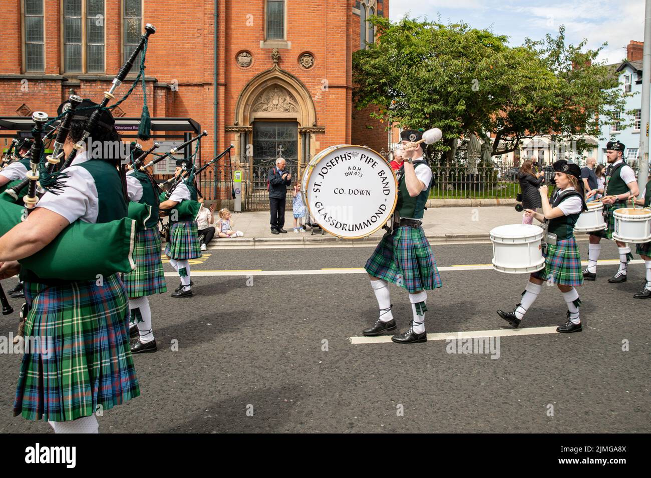 Belfast, UK. 06th Aug, 2022. Féile an Phobail Carnival Parade a few Thousand people watch the Féile an Phobail Carnival as it made it's way from Dunville Pak to Sportlann na hÉireann on the Falls Road Credit: Bonzo/Alamy Live News Stock Photo