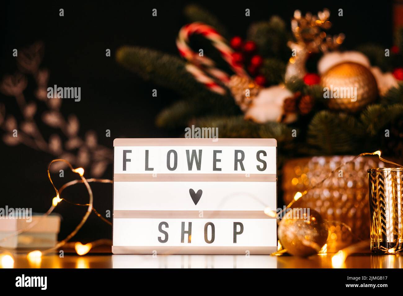 Craft with flowers hi-res stock photography and images - Alamy