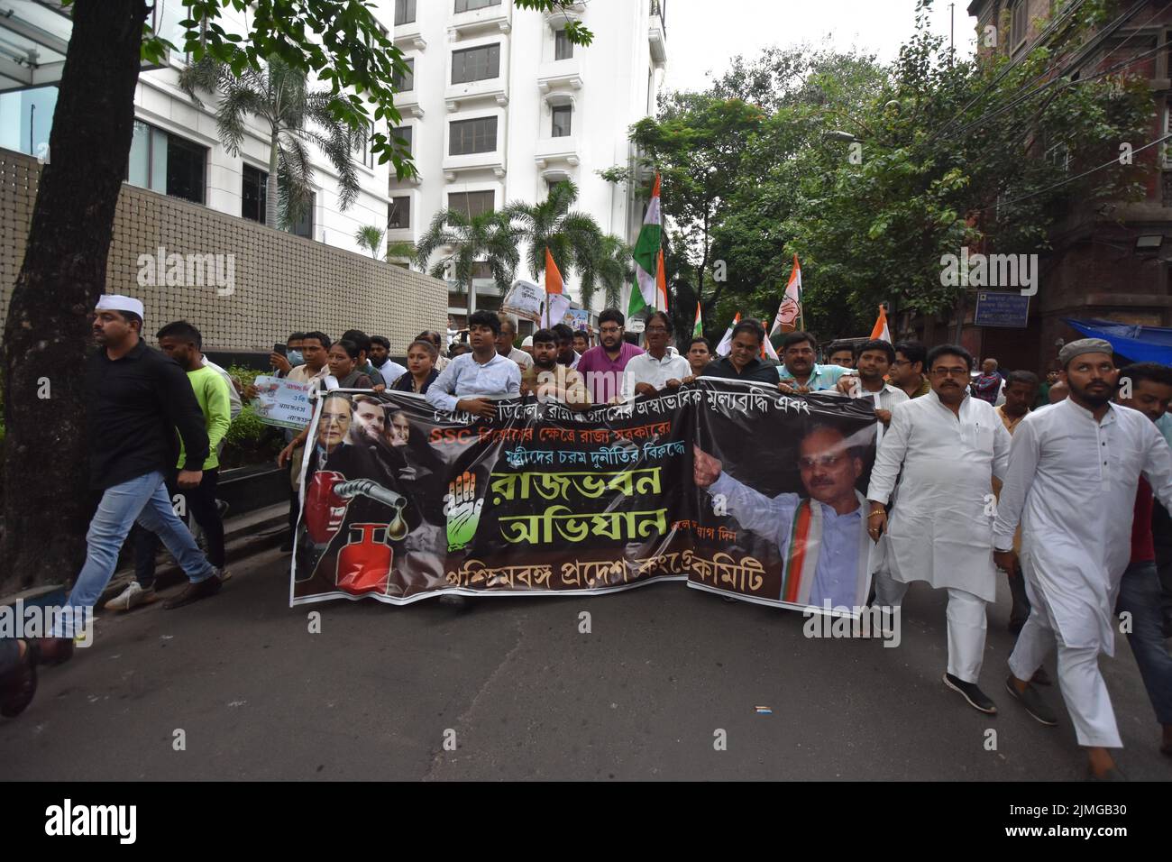 August 5, 2022, Kolkata, West Bengal, India: Protest rally by the West Bengal Pradesh Congress Committee towards the Raj Bhavan, in protest against various burning issues such as Price Rise, Unemployment, Agnipath Scheme, and GST. (Credit Image: © Biswarup Ganguly/Pacific Press via ZUMA Press Wire) Stock Photo
