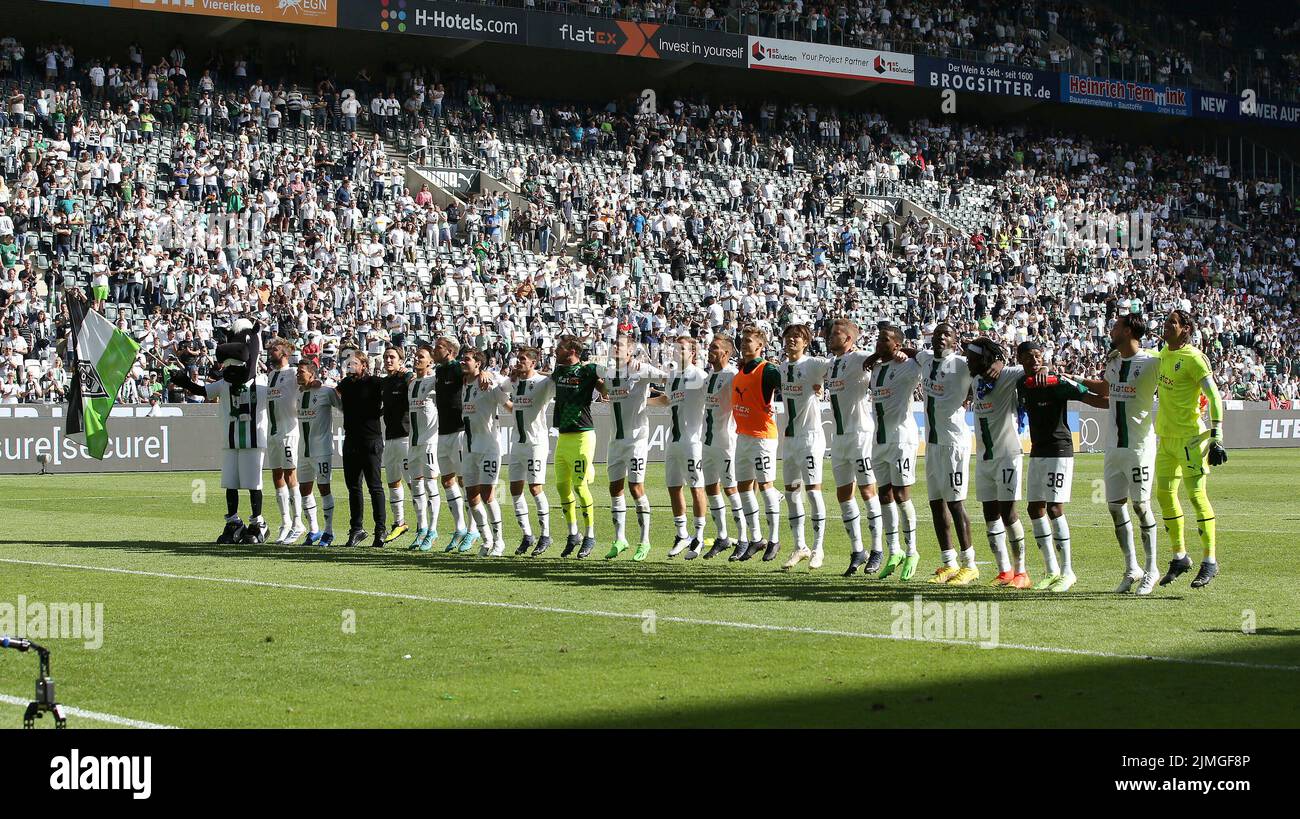 Monchengladbach Gladbach, Deutschland. 03rd Aug, 2022. firo : 08/06/2022 football soccer 1st league 1st Bundesliga season 2022/2023 BMG Borussia Monchengladbach Gladbach Borussia Monchengladbach - TSG 1899 Hoffenheim wave final jubilation la ola laola Credit: dpa/Alamy Live News Stock Photo