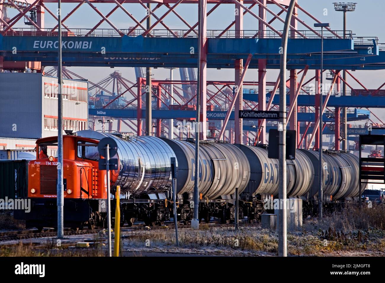 Lok mit Guetertransport auf der Schiene, Eurokombi, Hamburger Hafen, Hamburg, Deutschland, Europa Stock Photo