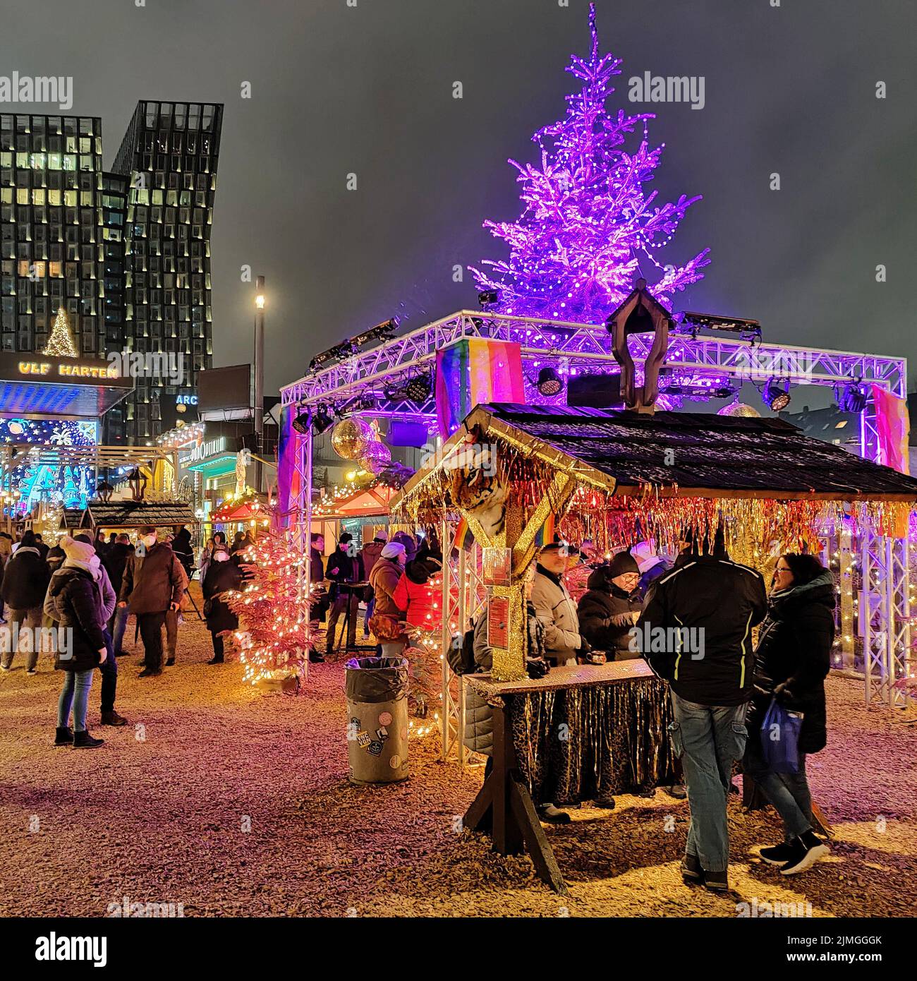 Santa Pauli, Hamburg's hottest Christmas market in front of the Dancing