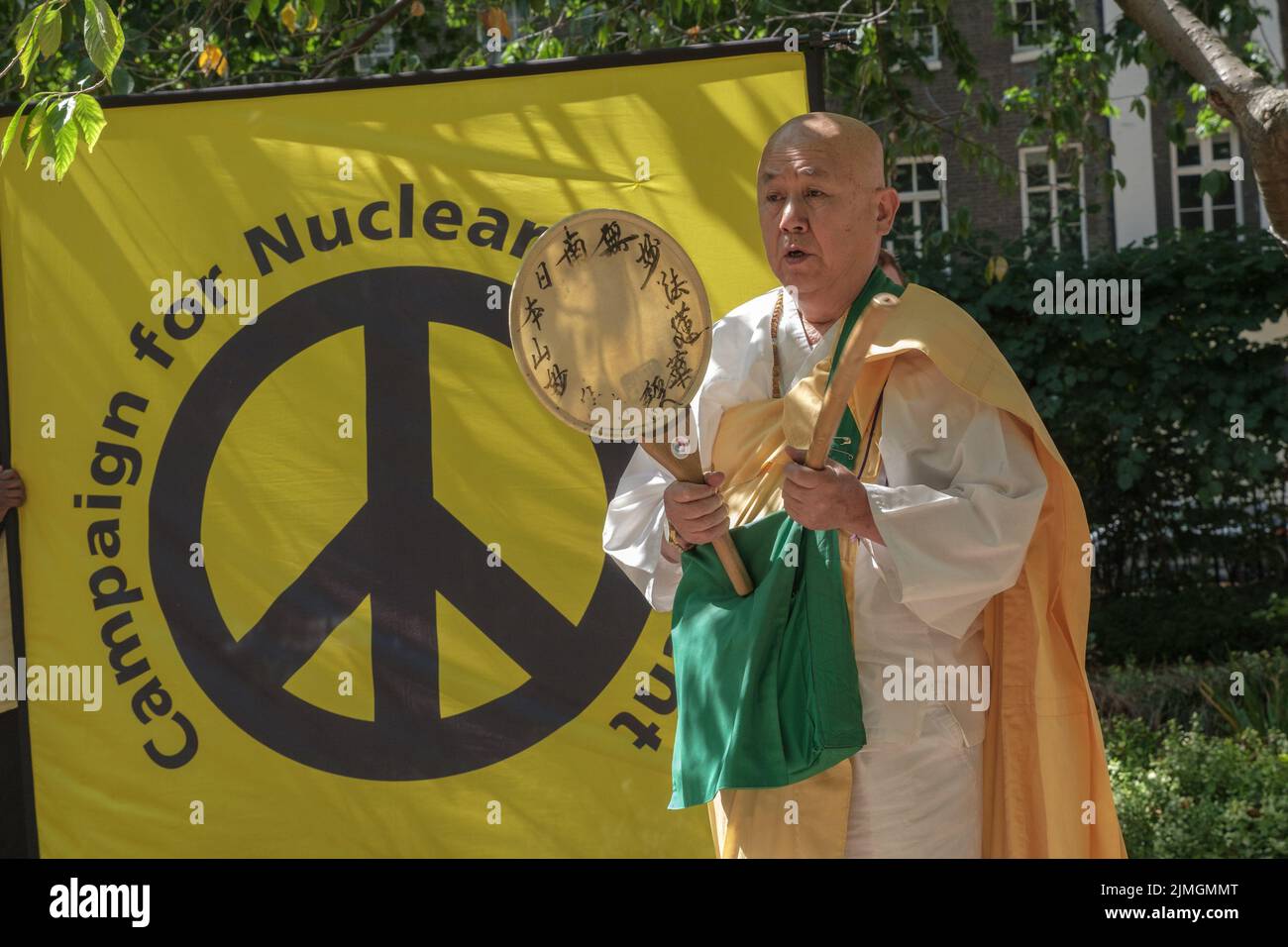 London, UK. 6 Aug 2022.   Rev Nagase from the Battersea Peace Pagoda prays in the London CND ceremony at the Hiroshima Cherry tree in Tavistock Square 77 years after atomic bombs were exploded over Hiroshima and Nagaski, in memory of the over 350,000 people in the cities killed immediately or in the next few months. The event also remembered survivors still suffering and called on the UK government to end its nuclear weapon programme, end US storage of nuclear weapons in the UK and sign the UN treaty prohibiting nuclear weapons. Peter Marshall/Alamy Live News. Stock Photo