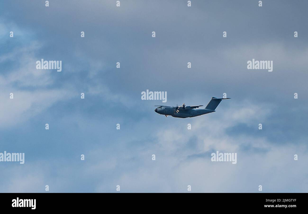 East Lothian, Scotland, United Kingdom, 6th August 2022. Military Aircraft Flypast for Edinburgh Tattoo; a propellor plane Airbus A400M flies on its way to Edinburgh Castle for the event this evening. Credit: Sally Anderson/Alamy Live News Stock Photo