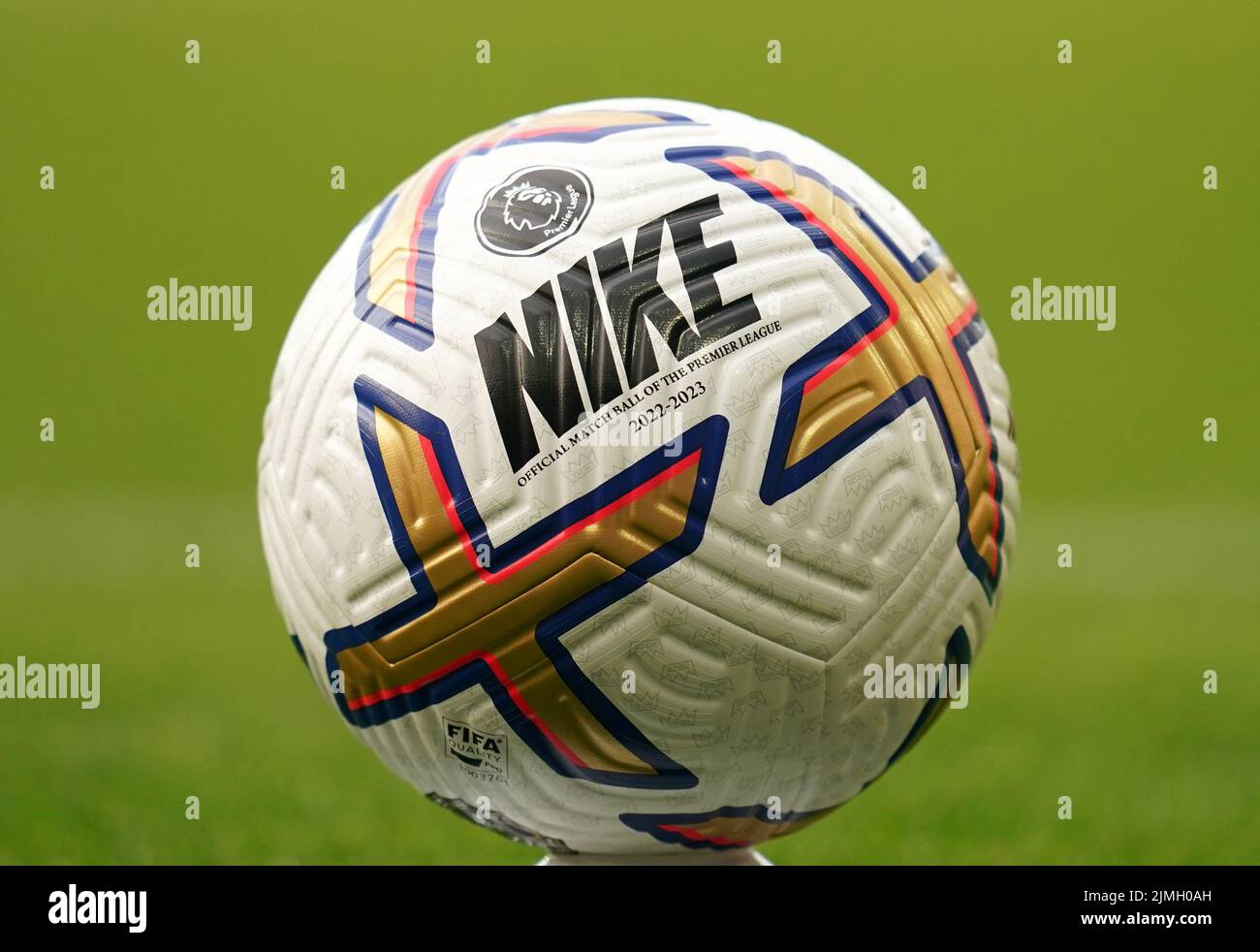 Premier league ball hi-res stock photography and images - Alamy