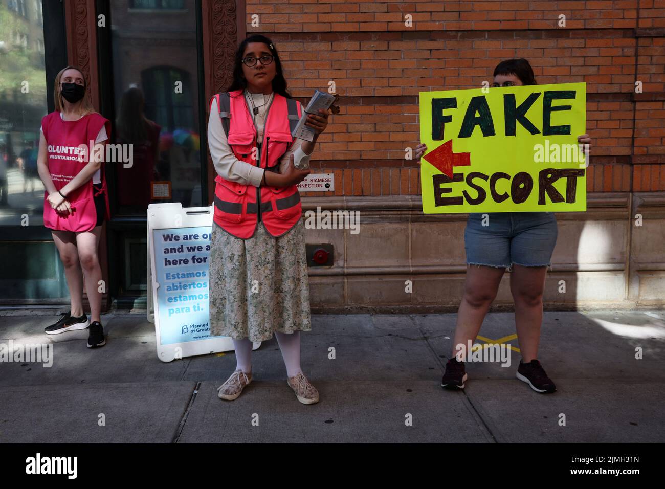 People stand outside the Planned Parenthood Manhattan Health Center in New York City, U.S., August 6, 2022. REUTERS/Shannon Stapleton Stock Photo