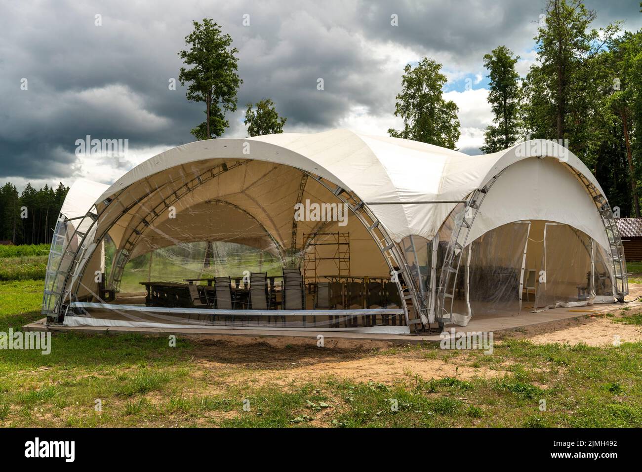 Herstellen Volgen familie Outdoor event tent hi-res stock photography and images - Alamy