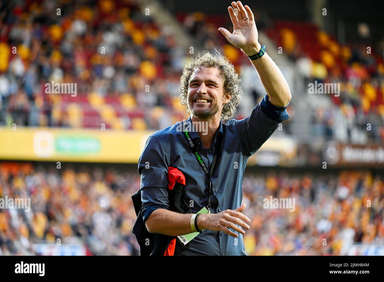 Mechelen's former player Arjan Swinkels greets the supporters ahead of a soccer match between KV Mechelen and Royale Union Saint-Gilloise, Saturday 06 August 2022 in Mechelen, on day 3 of the 2022-2023 'Jupiler Pro League' first division of the Belgian championship. BELGA PHOTO TOM GOYVAERTS Stock Photo