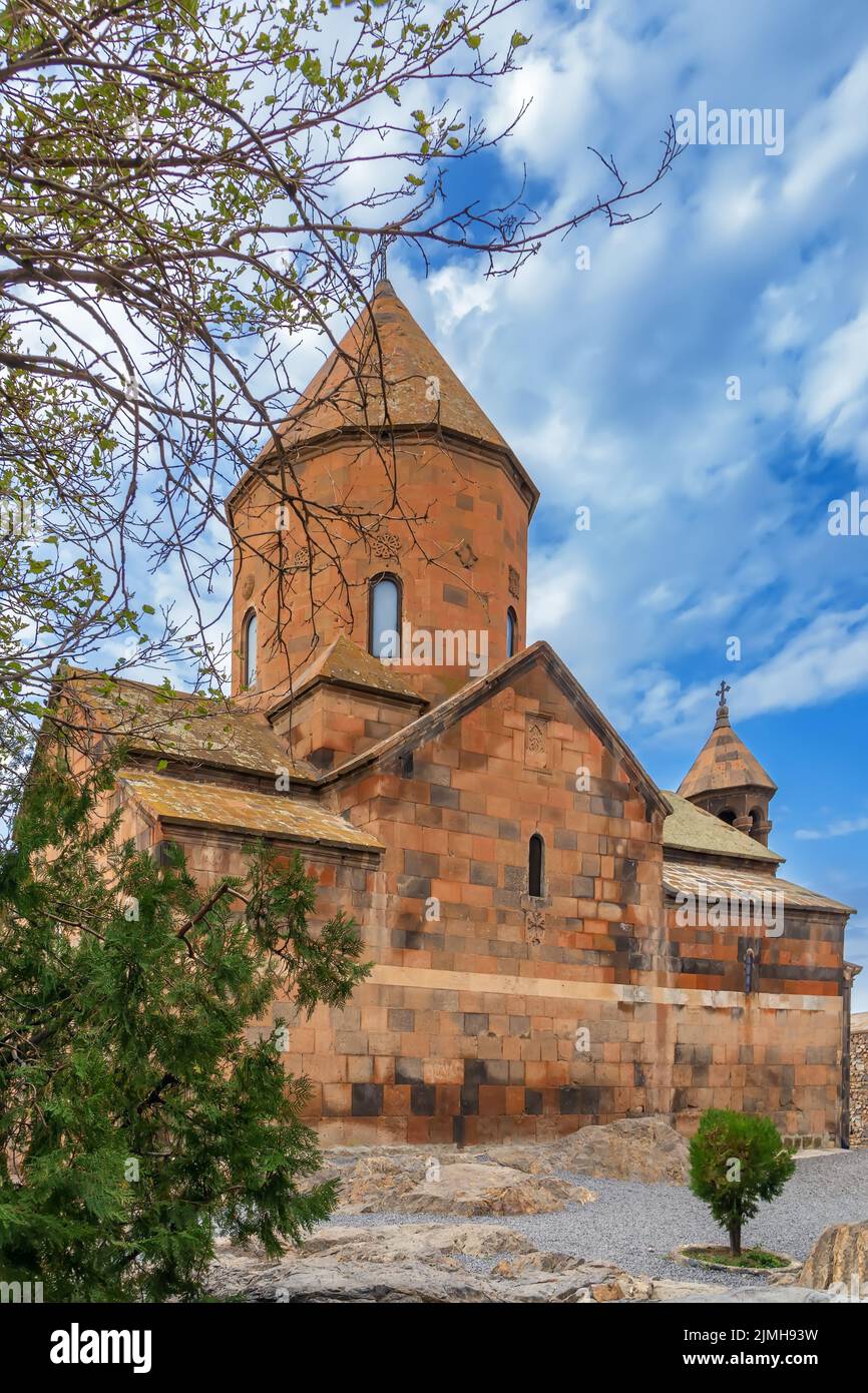 Premium Photo  Tower of the church of holy mother of god in khor virap  monastery ararat province armenia