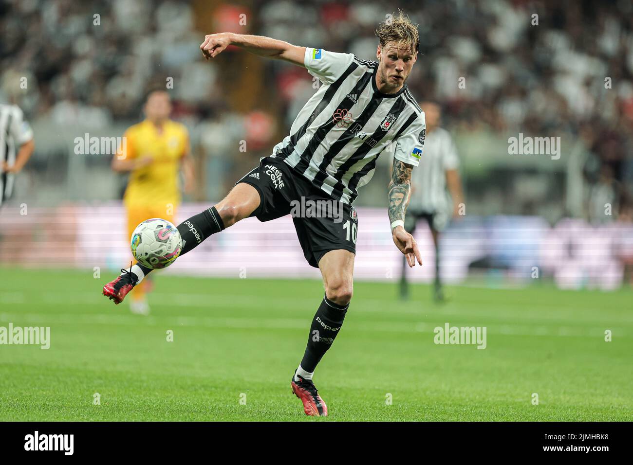 Wout Weghorst of Besiktas reacts to his teammate Artur Masuaku