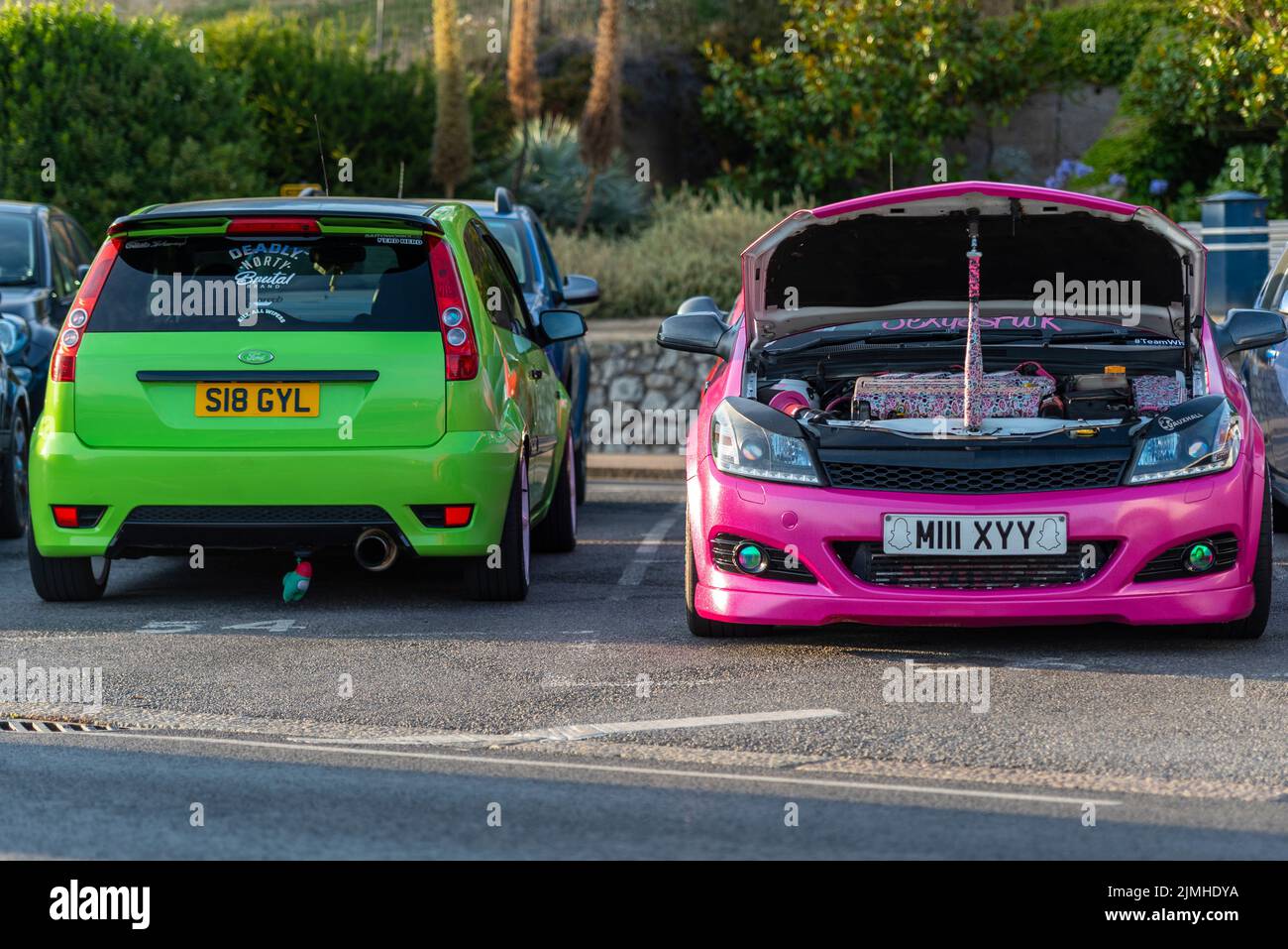 Southend on Sea, Essex, UK. 6th Aug, 2022. The sunny weather has brought people to the seaside resort, with youngsters gathering for a car meet in the evening. Brightly coloured cars on display Stock Photo