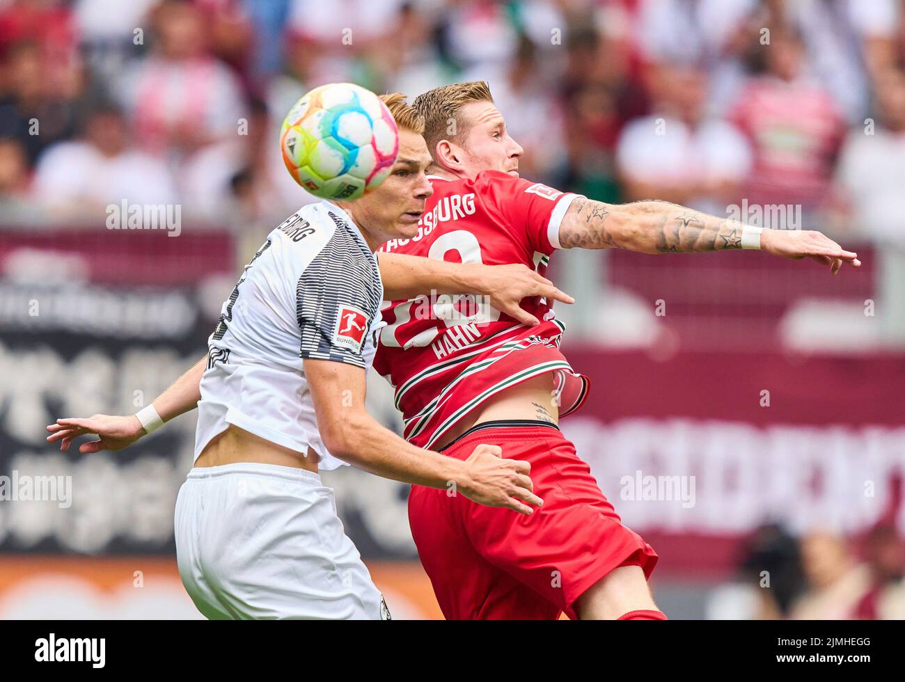 Marc Philipp LIENHART, FRG 3 im Kopfballduell , Kopfball mit Andre HAHN, FCA 28  in the match FC AUGSBURG - SC FREIBURG 1.German Football League on Aug 06, 2022 in Augsburg, Germany. Season 2022/2023, matchday 1, 1.Bundesliga, FCB, Munich, 1.Spieltag © Peter Schatz / Alamy Live News    - DFL REGULATIONS PROHIBIT ANY USE OF PHOTOGRAPHS as IMAGE SEQUENCES and/or QUASI-VIDEO - Stock Photo