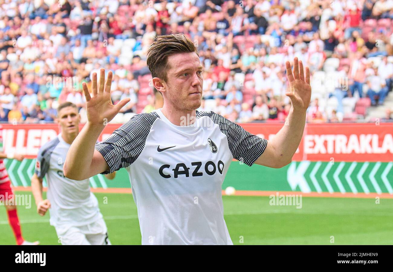Michael Gregoritsch, FRG 38 celebrates his goal, happy, laugh, celebration, 0-1 in the match FC AUGSBURG - SC FREIBURG 0-4 1.German Football League on Aug 06, 2022 in Augsburg, Germany. Season 2022/2023, matchday 1, 1.Bundesliga, FCB, Munich, 1.Spieltag © Peter Schatz / Alamy Live News    - DFL REGULATIONS PROHIBIT ANY USE OF PHOTOGRAPHS as IMAGE SEQUENCES and/or QUASI-VIDEO - Stock Photo