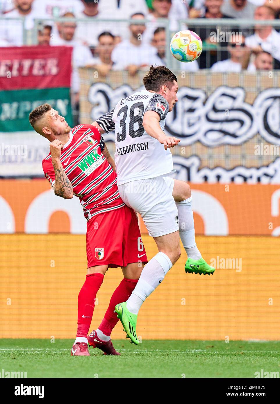 Michael Gregoritsch, FRG 38  compete for the ball, tackling, duel, header, zweikampf, action, fight against  Jeffrey GOUWELEEUW, FCA 6  in the match FC AUGSBURG - SC FREIBURG 0-4 1.German Football League on Aug 06, 2022 in Augsburg, Germany. Season 2022/2023, matchday 1, 1.Bundesliga, FCB, Munich, 1.Spieltag © Peter Schatz / Alamy Live News    - DFL REGULATIONS PROHIBIT ANY USE OF PHOTOGRAPHS as IMAGE SEQUENCES and/or QUASI-VIDEO - Stock Photo