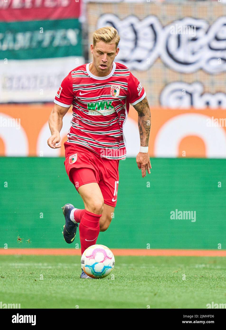 Arne Maier, FCA 10  in the match FC AUGSBURG - SC FREIBURG 0-4 1.German Football League on Aug 06, 2022 in Augsburg, Germany. Season 2022/2023, matchday 1, 1.Bundesliga, FCB, Munich, 1.Spieltag © Peter Schatz / Alamy Live News    - DFL REGULATIONS PROHIBIT ANY USE OF PHOTOGRAPHS as IMAGE SEQUENCES and/or QUASI-VIDEO - Stock Photo