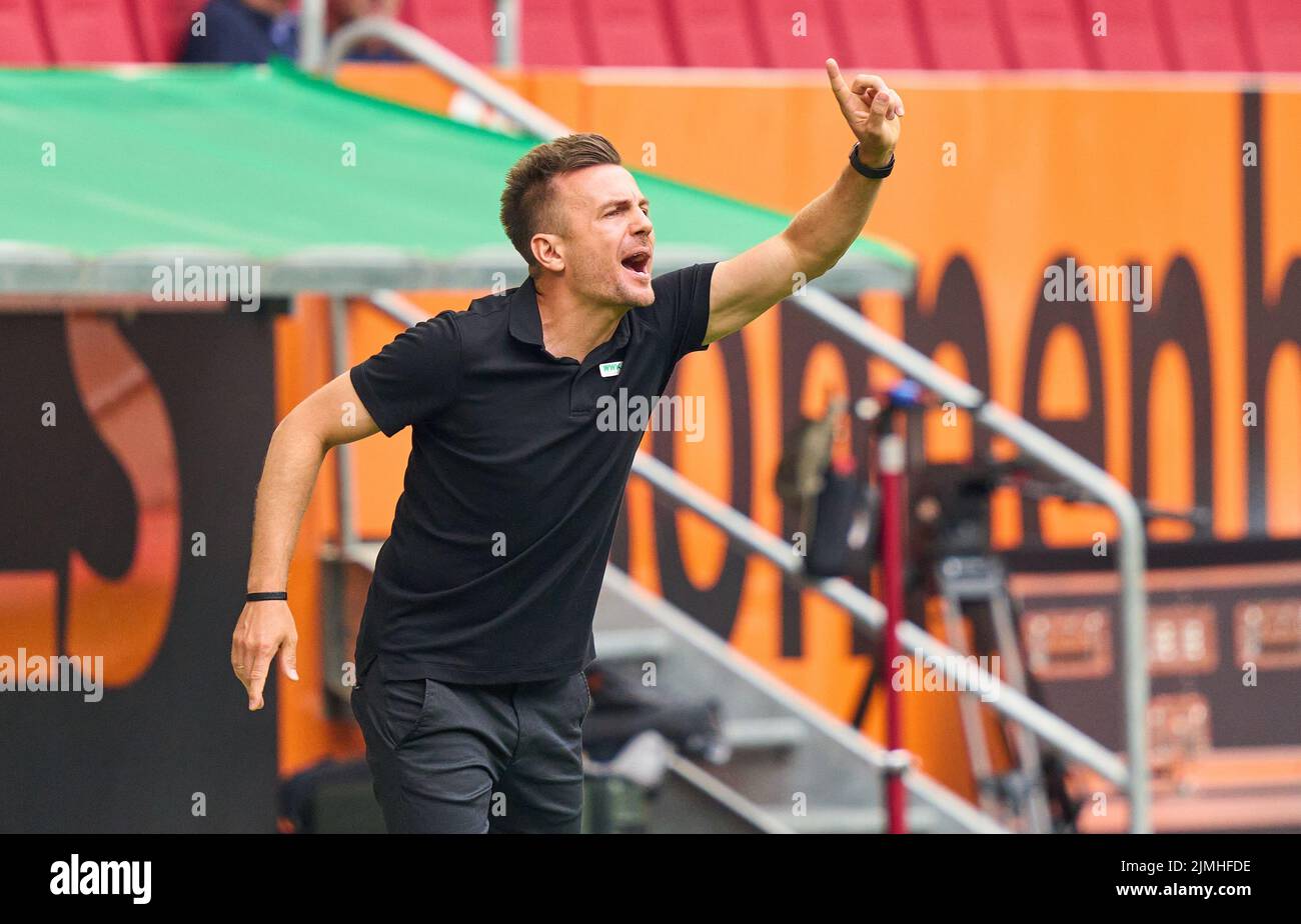 Enrico Maassen, FCA coach,  team manager,  in the match FC AUGSBURG - SC FREIBURG 0-4 1.German Football League on Aug 06, 2022 in Augsburg, Germany. Season 2022/2023, matchday 1, 1.Bundesliga, FCB, Munich, 1.Spieltag © Peter Schatz / Alamy Live News    - DFL REGULATIONS PROHIBIT ANY USE OF PHOTOGRAPHS as IMAGE SEQUENCES and/or QUASI-VIDEO - Stock Photo