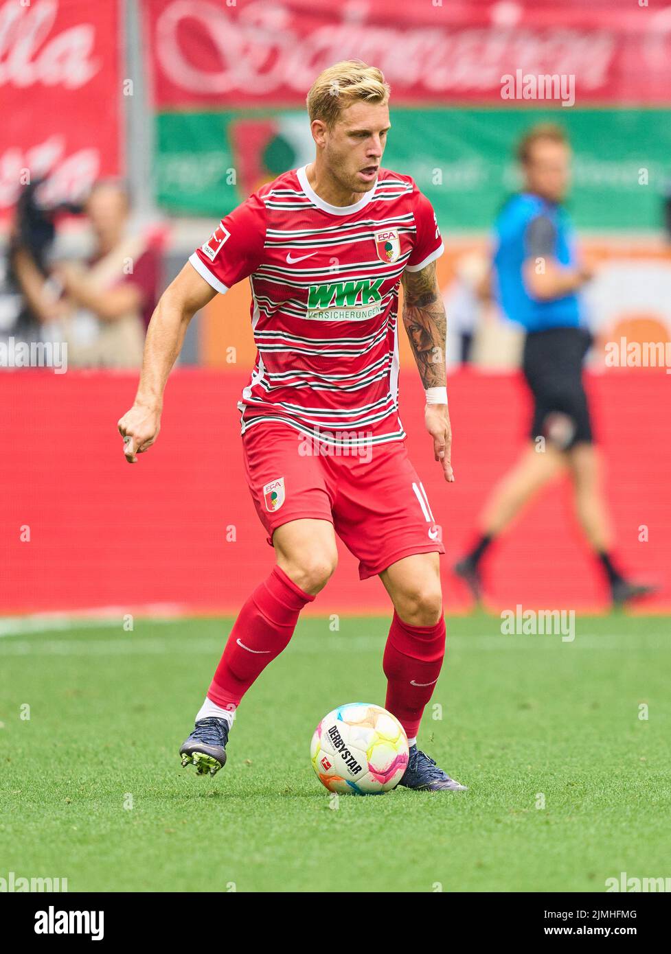 Arne Maier, FCA 10  in the match FC AUGSBURG - SC FREIBURG 0-4 1.German Football League on Aug 06, 2022 in Augsburg, Germany. Season 2022/2023, matchday 1, 1.Bundesliga, FCB, Munich, 1.Spieltag © Peter Schatz / Alamy Live News    - DFL REGULATIONS PROHIBIT ANY USE OF PHOTOGRAPHS as IMAGE SEQUENCES and/or QUASI-VIDEO - Stock Photo