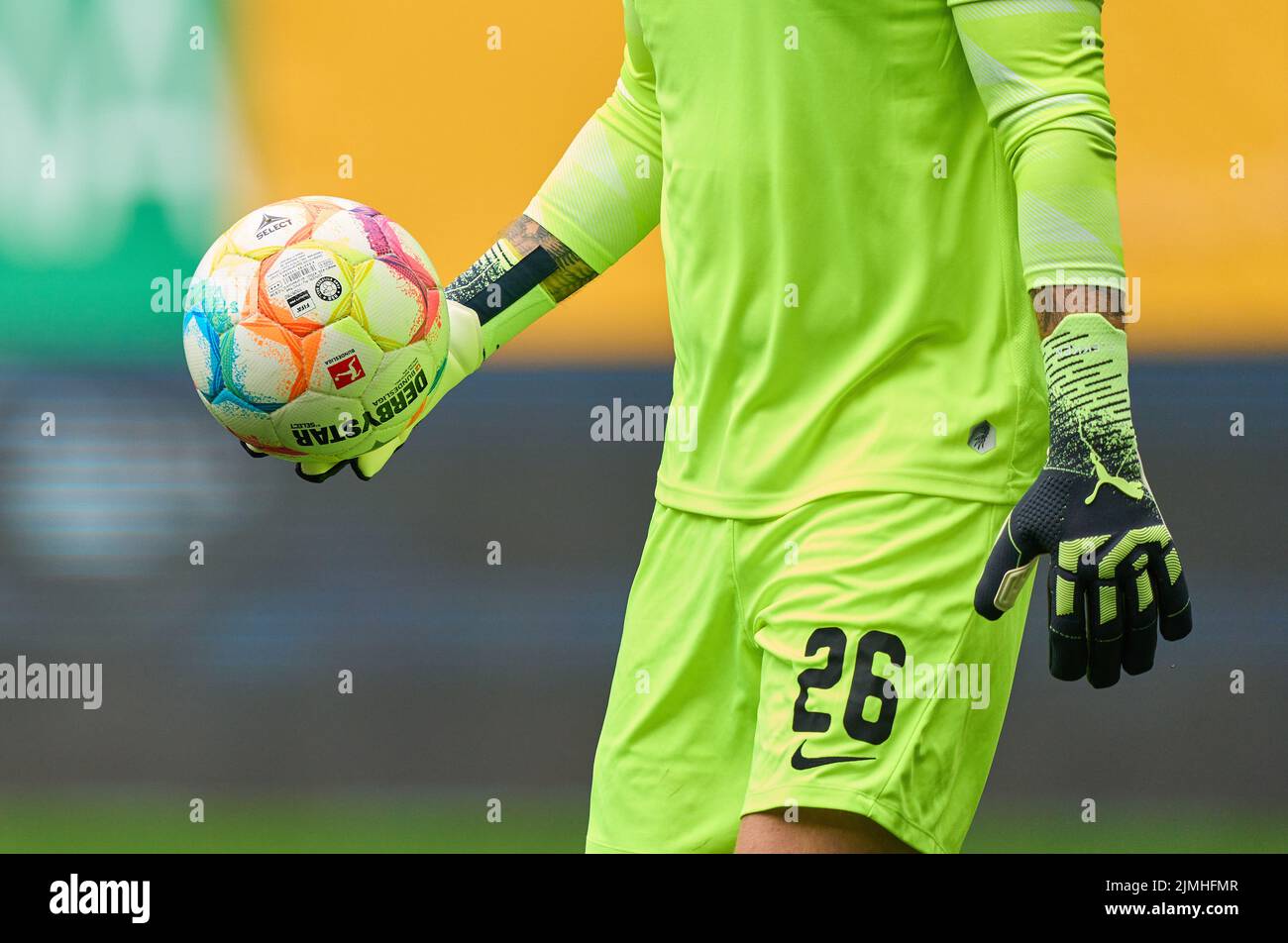 Mark FLEKKEN, goalkeeper FRG 26  in the match FC AUGSBURG - SC FREIBURG 0-4 1.German Football League on Aug 06, 2022 in Augsburg, Germany. Season 2022/2023, matchday 1, 1.Bundesliga, FCB, Munich, 1.Spieltag © Peter Schatz / Alamy Live News    - DFL REGULATIONS PROHIBIT ANY USE OF PHOTOGRAPHS as IMAGE SEQUENCES and/or QUASI-VIDEO - Stock Photo