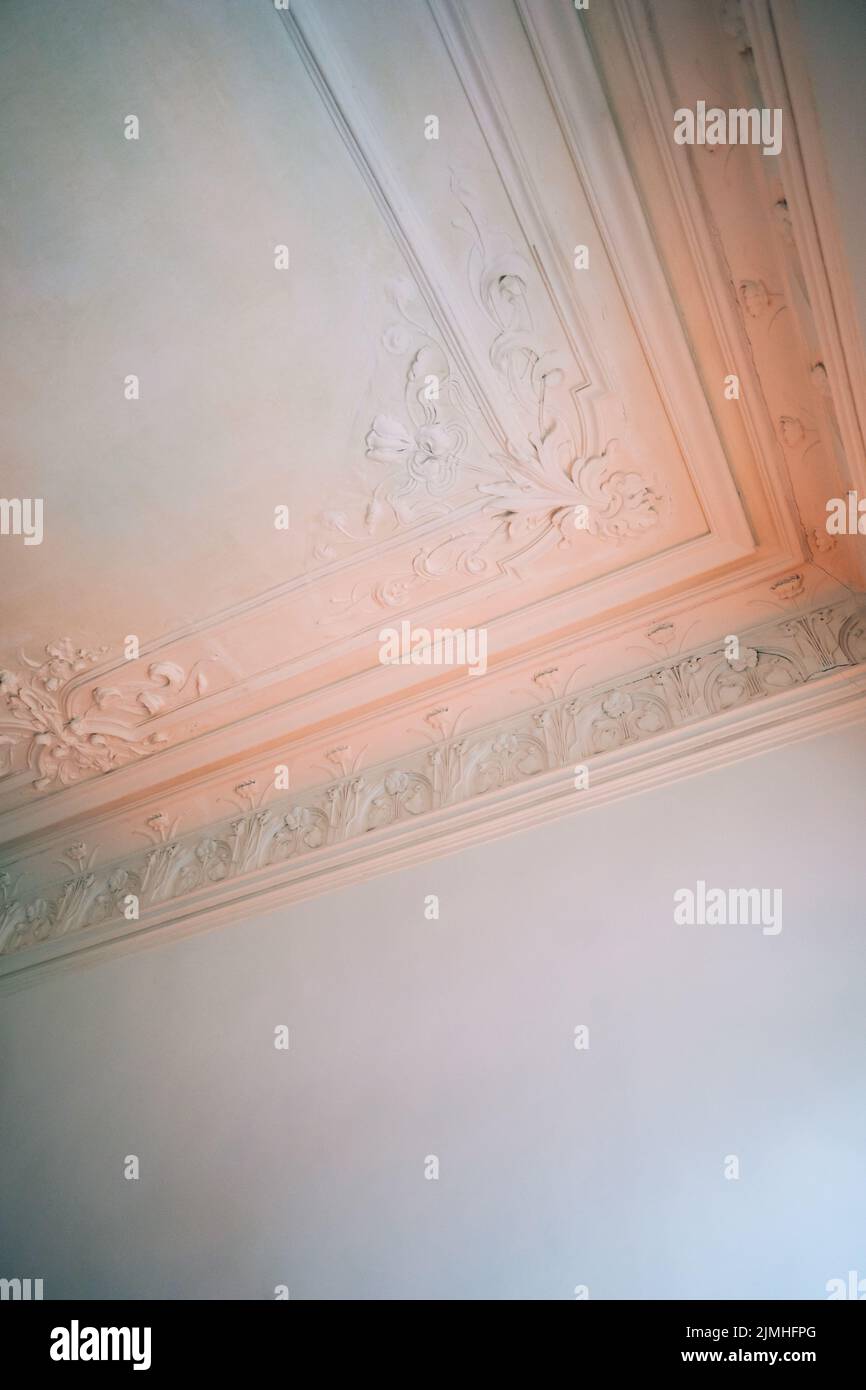 White ornamental ceiling in victorian style Stock Photo - Alamy