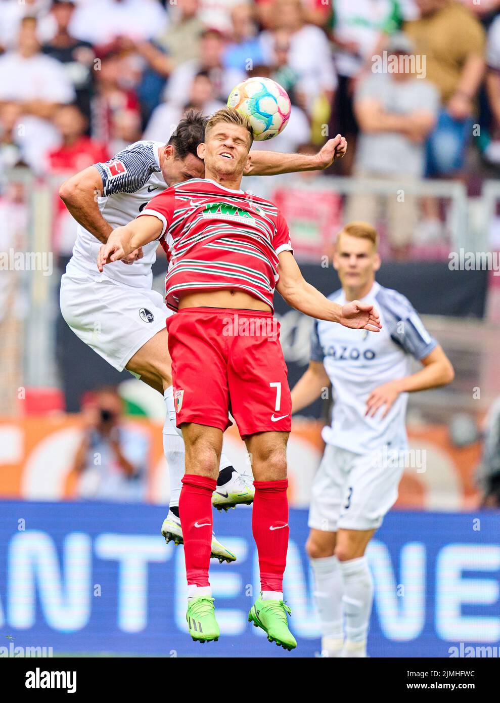 Florian NIEDERLECHNER, FCA 7  compete for the ball, tackling, duel, header, zweikampf, action, fight against Michael Gregoritsch, FRG 38   in the match FC AUGSBURG - SC FREIBURG 0-4 1.German Football League on Aug 06, 2022 in Augsburg, Germany. Season 2022/2023, matchday 1, 1.Bundesliga, FCB, Munich, 1.Spieltag © Peter Schatz / Alamy Live News    - DFL REGULATIONS PROHIBIT ANY USE OF PHOTOGRAPHS as IMAGE SEQUENCES and/or QUASI-VIDEO - Stock Photo