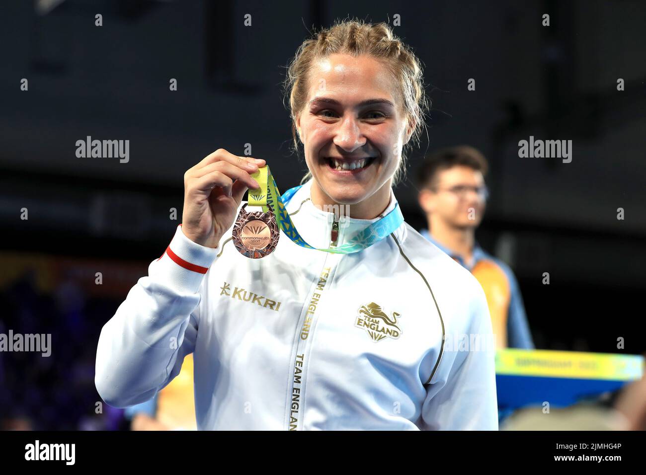 England's Georgina Nelthorpe celebrates with the bronze medal after winning the Women's Freestyle 76kg Bronze Medal match at the Coventry Arena on day nine of the 2022 Commonwealth Games. Picture date: Saturday August 6, 2022. Stock Photo