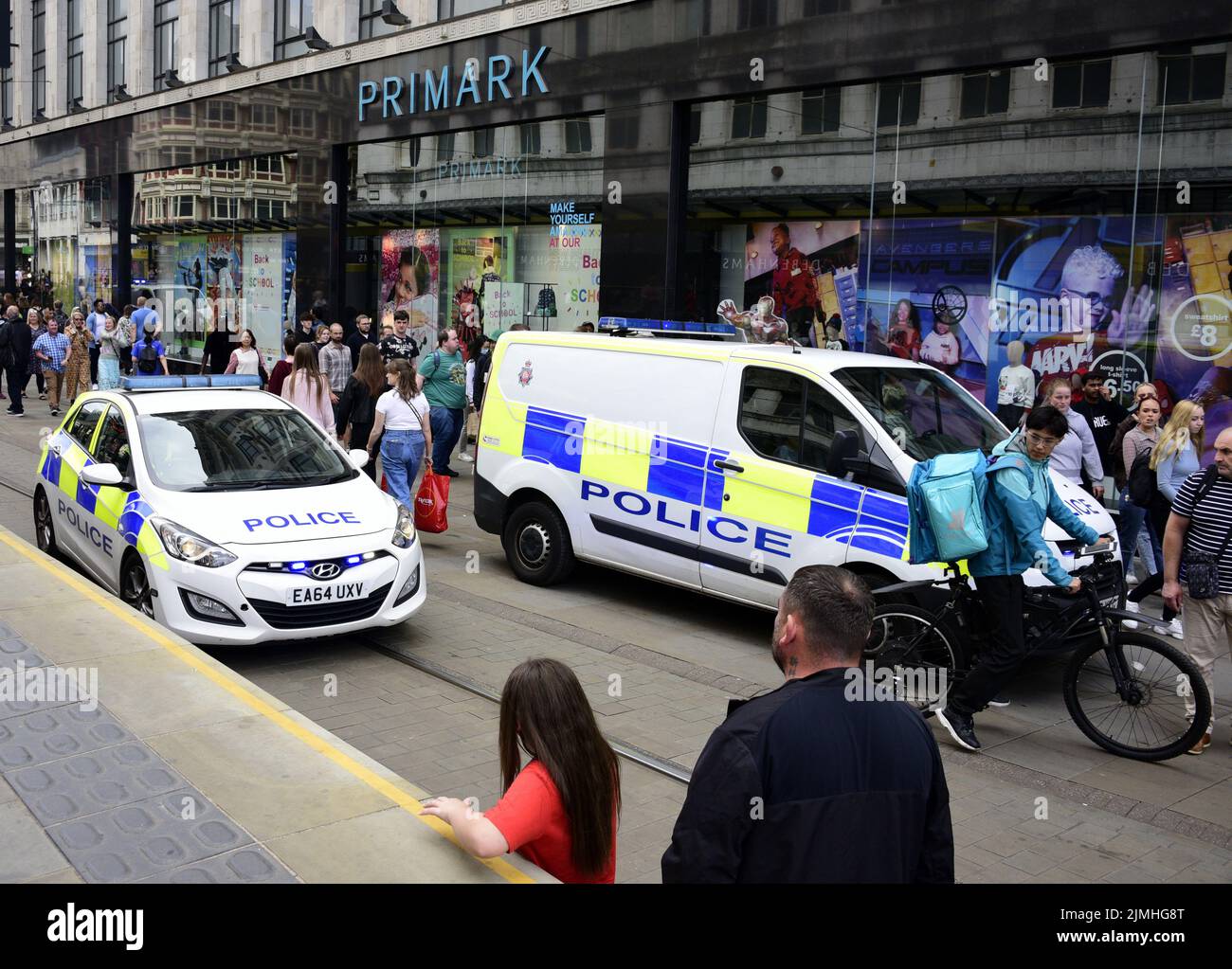 Manchester, UK, 6th August, 2022. Police vehicles on the pavement and the Metrolink tram track at a police incident next to the Primark store in central Manchester, England, United Kingdom, British Isles. Credit: Terry Waller/Alamy Live News Stock Photo